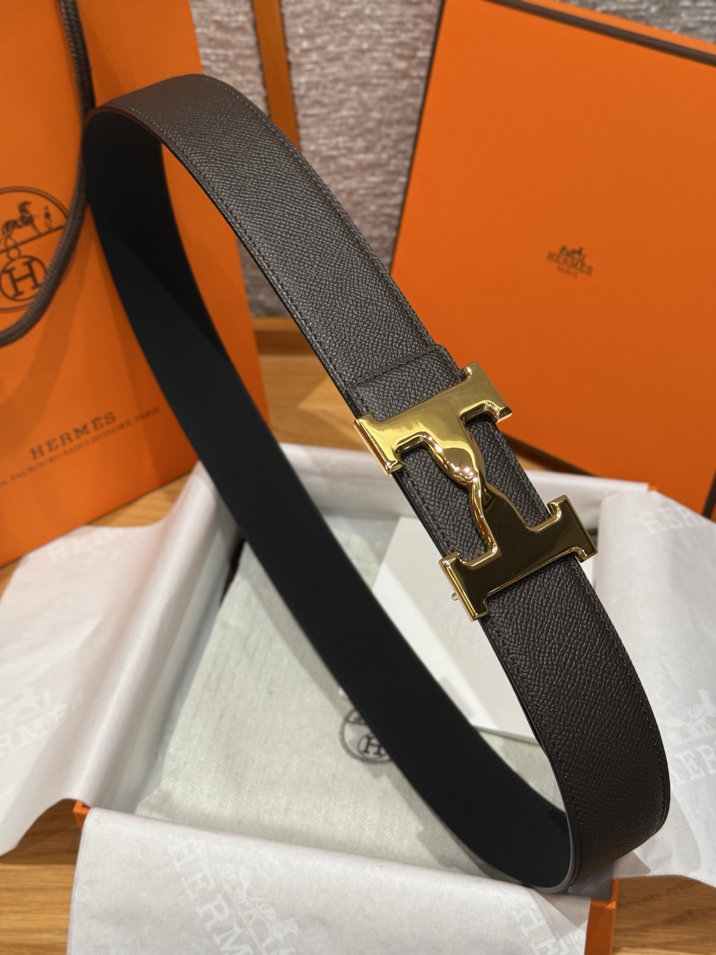 H家男款腰带 - ダブルサイド使用可能でスタイリッシュなデザイン