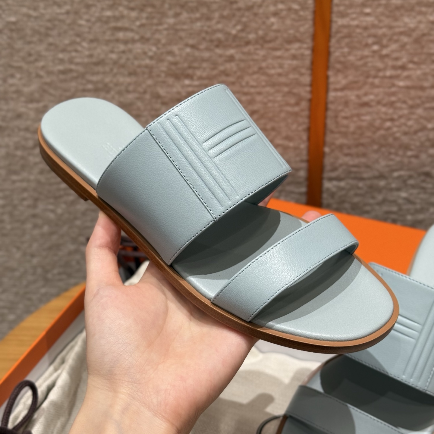 Hermès 628 Mona (Glacier blue)