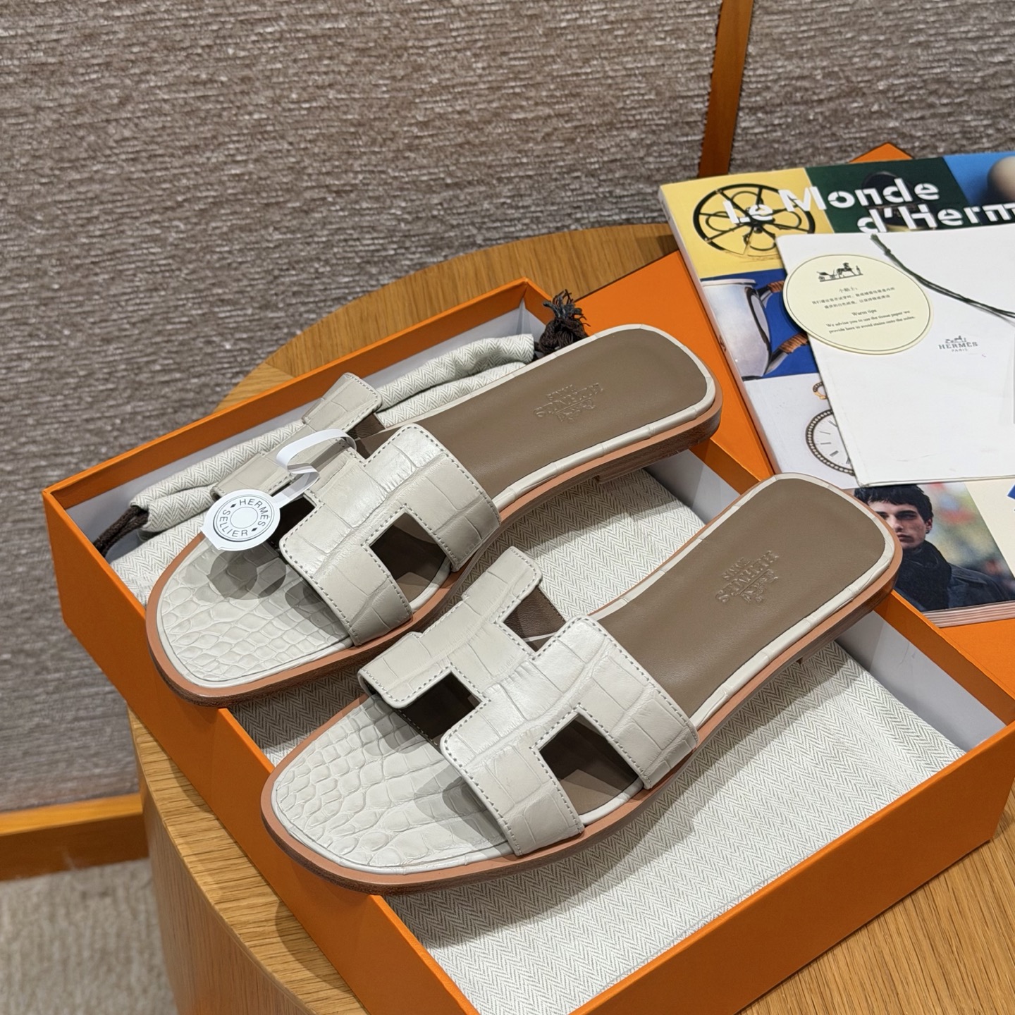 HERMES 🐊 Oran サンダル レディース トングサンダル 春秋用 ファッション 定番 クロコダイルレザー 希少レザー