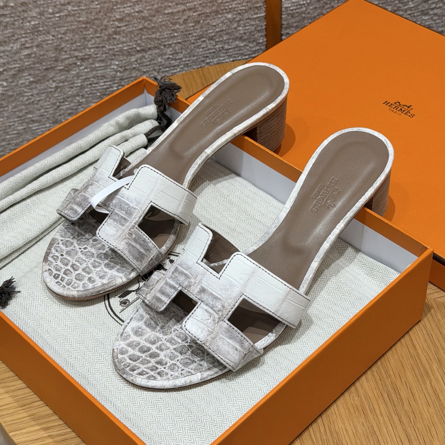 HERMES Crocodile Oasis Epsom Sandales Sandales à une bride Femme Printemps-Automne Mode Classique Peau de Crocodile Cuir Rare