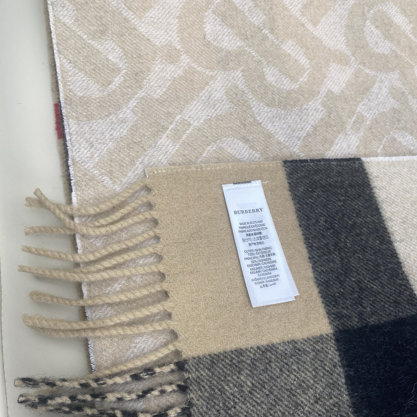  博柏利🌟经典TB logo标志vs 格子设计双面羊绒围巾，精选羊绒面料，32*180Cm