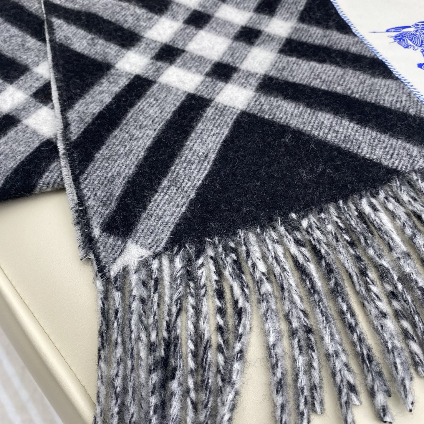 双面围巾 🆕Burberry · 巴宝莉格子围巾❗️好看的要疯掉了，太有型太有魅力了❗️❗️非常斯文时尚