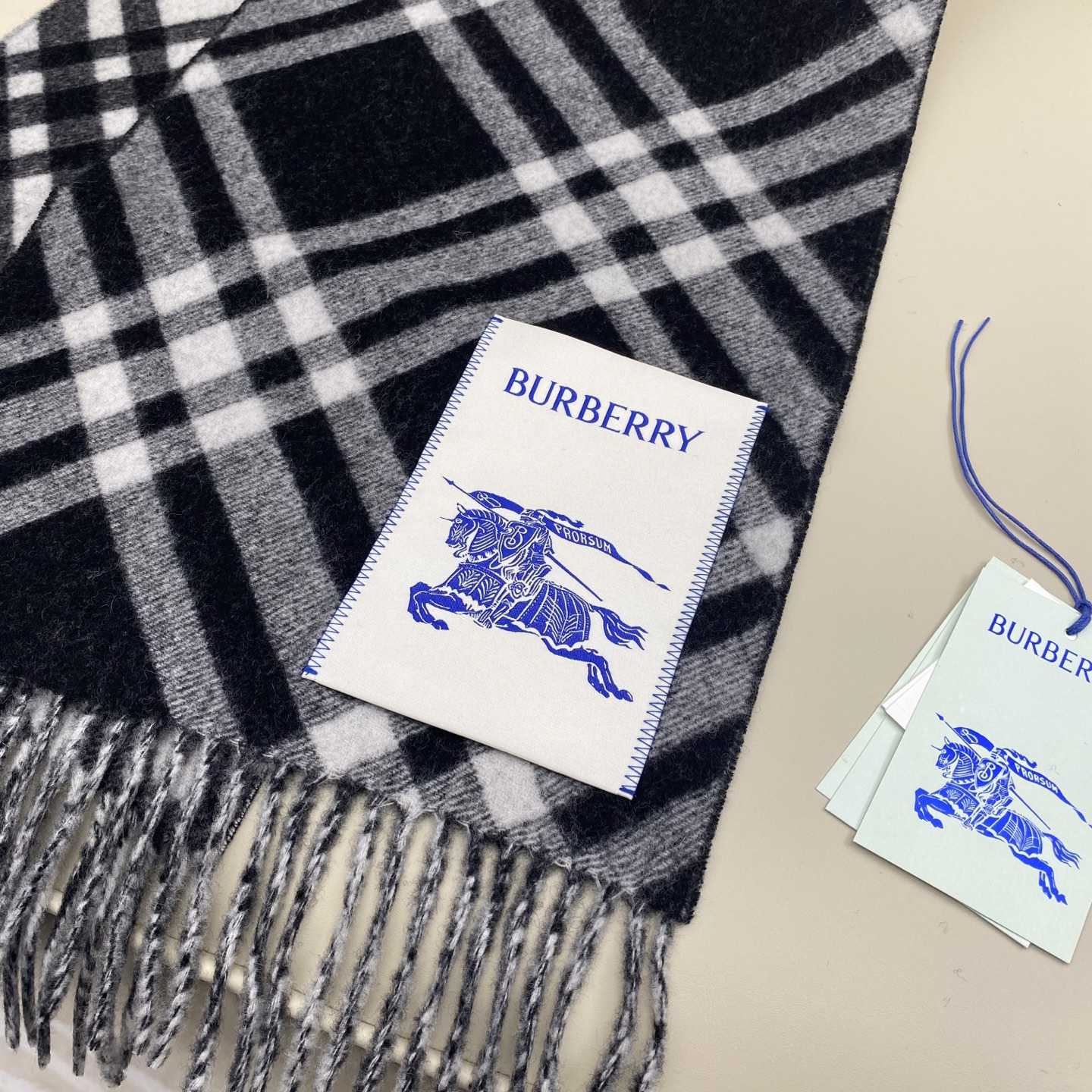  双面围巾 🆕Burberry · 巴宝莉格子围巾❗️好看的要疯掉了，太有型太有魅力了❗️❗️非常斯文时