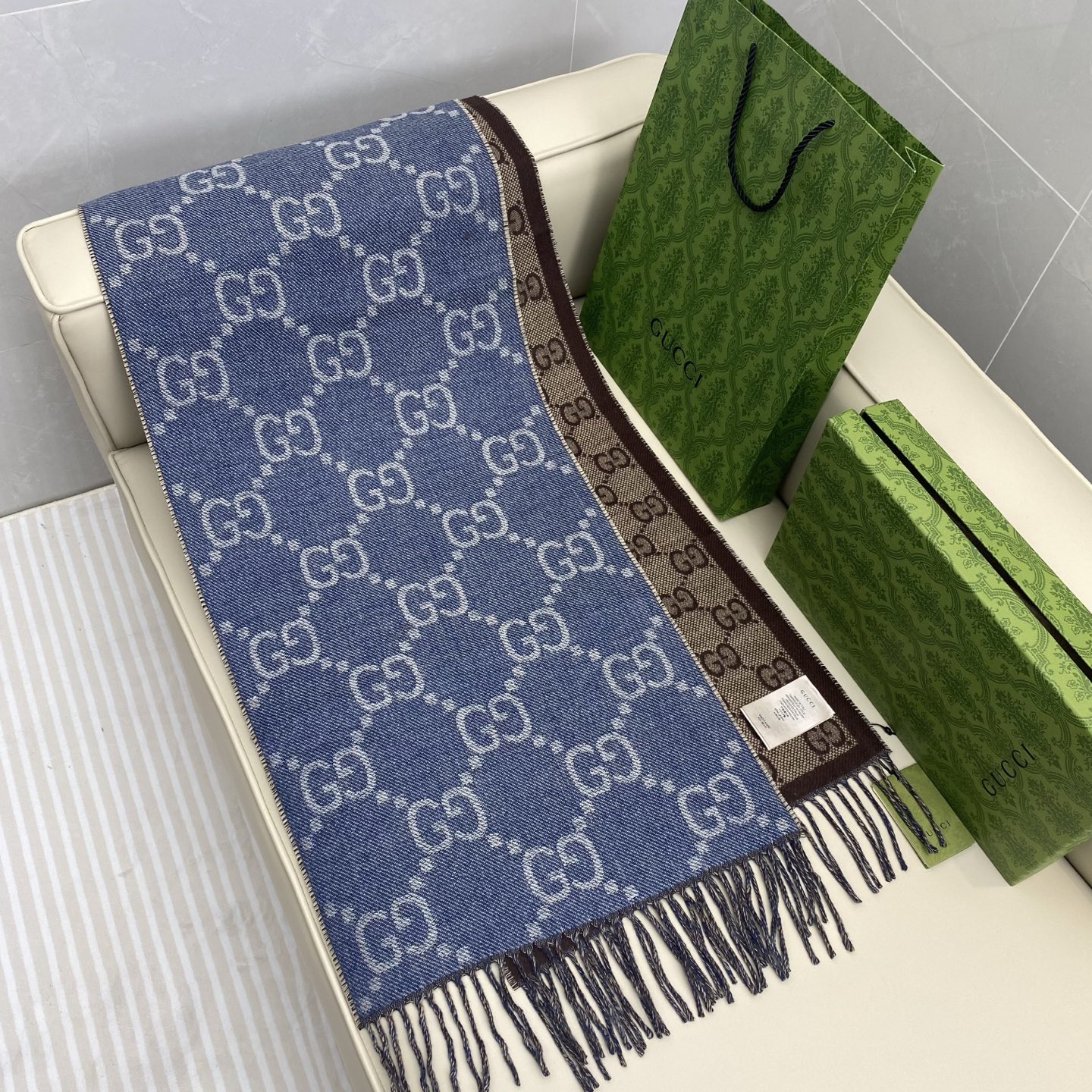  蓝色+棕色
专柜品质‼️双面双色GG图案提花，男女通用，永远都是经典❗️可以用一万年不过时的经典guc