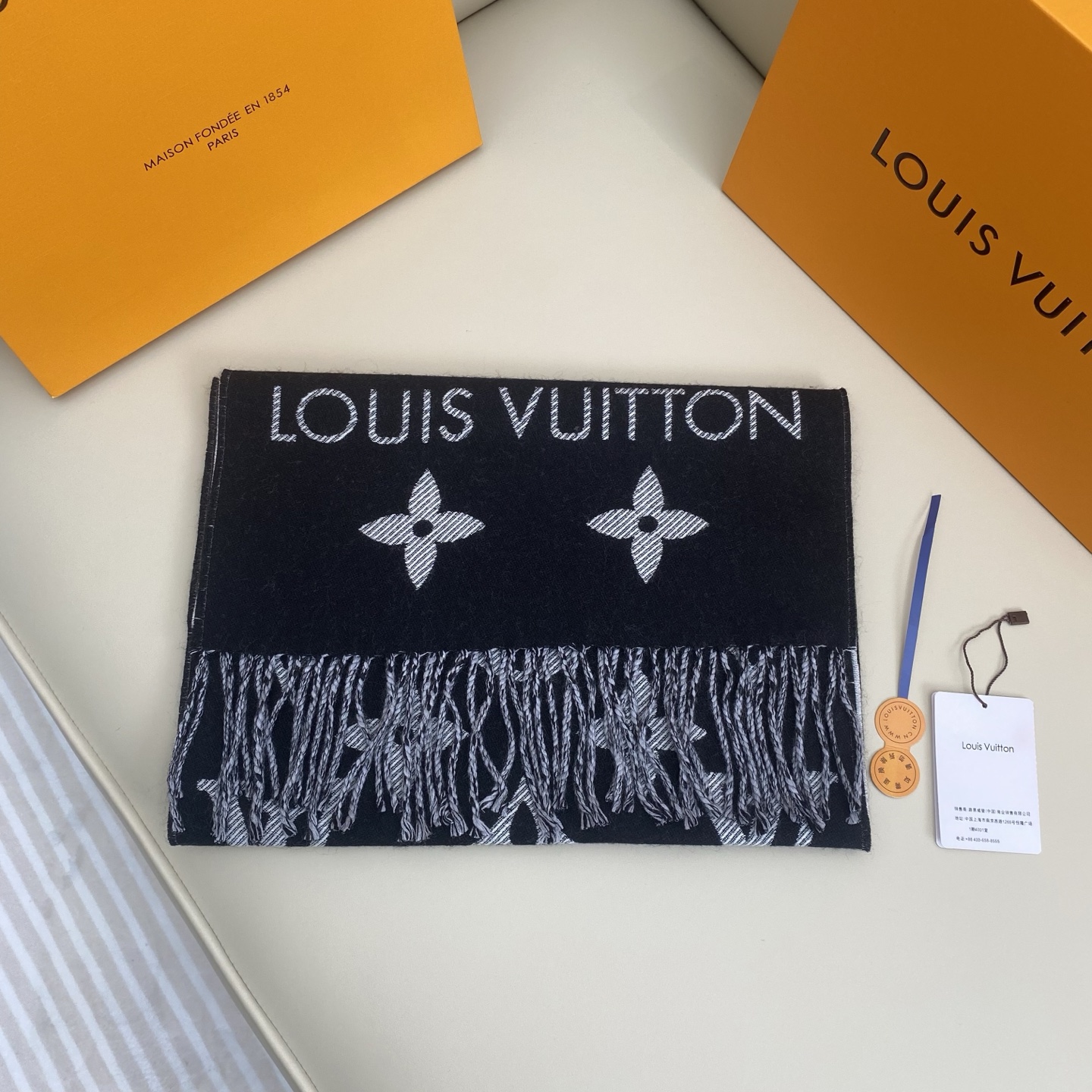 𝐋𝐨𝐮𝐢𝐬 𝐕𝐮𝐢𝐭𝐭𝐨𝐧《 ESSENTIAL2围巾》提花织纹size ：186x34cm 100%精