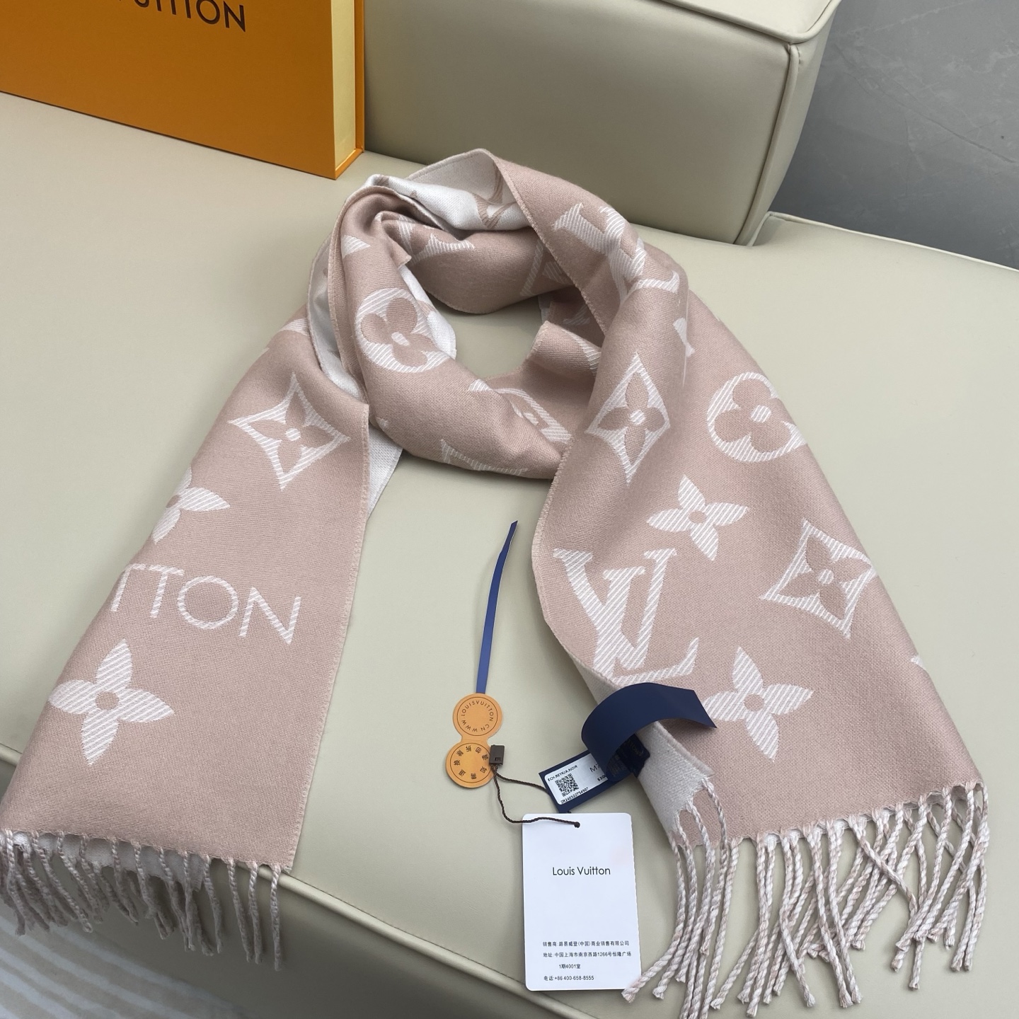 𝐋𝐨𝐮𝐢𝐬 𝐕𝐮𝐢𝐭𝐭𝐨𝐧《 ESSENTIAL2围巾》提花织纹size ：186x34cm 100%精