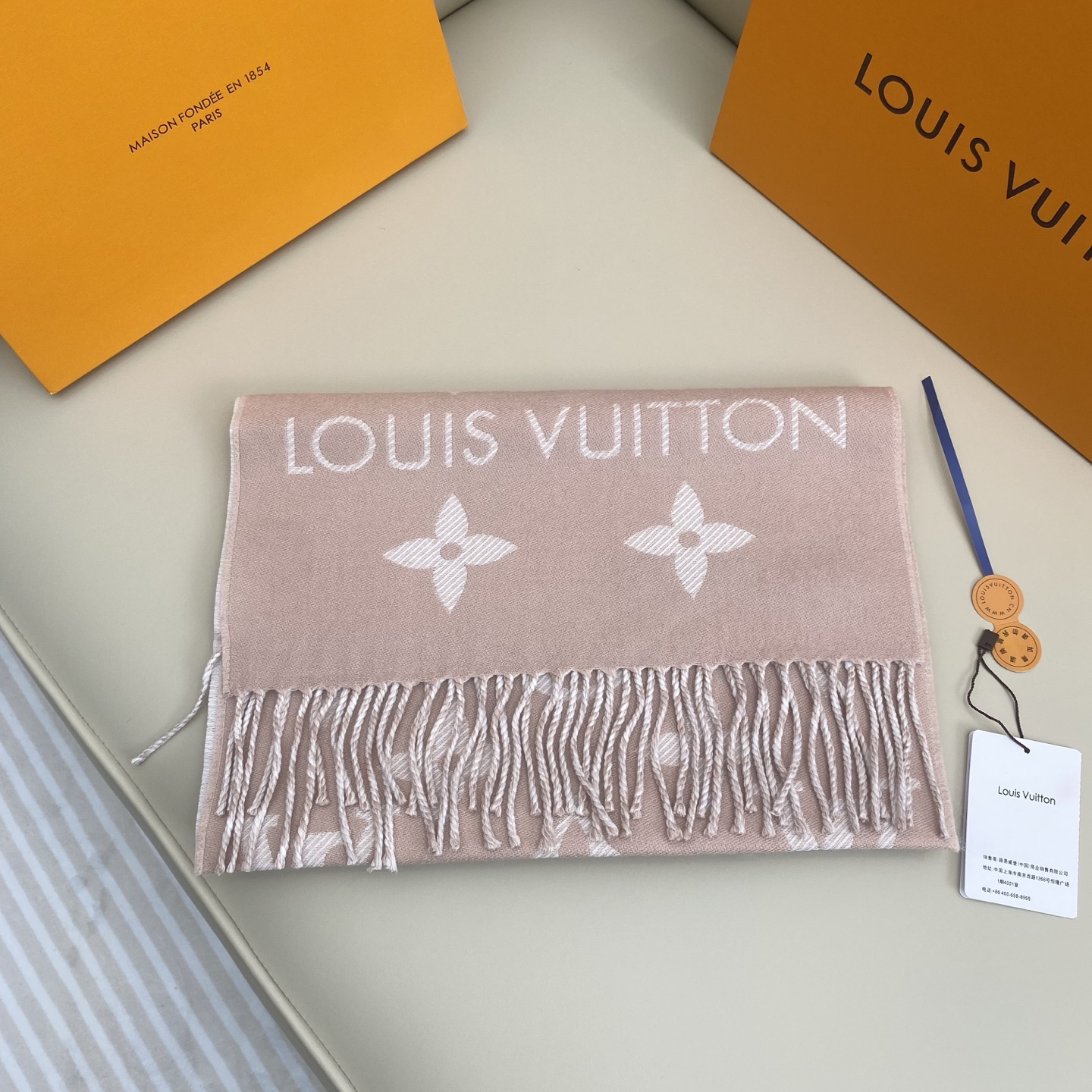 𝐋𝐨𝐮𝐢𝐬 𝐕𝐮𝐢𝐭𝐭𝐨𝐧《 ESSENTIAL2围巾》提花织纹size ：186x34cm 100%精