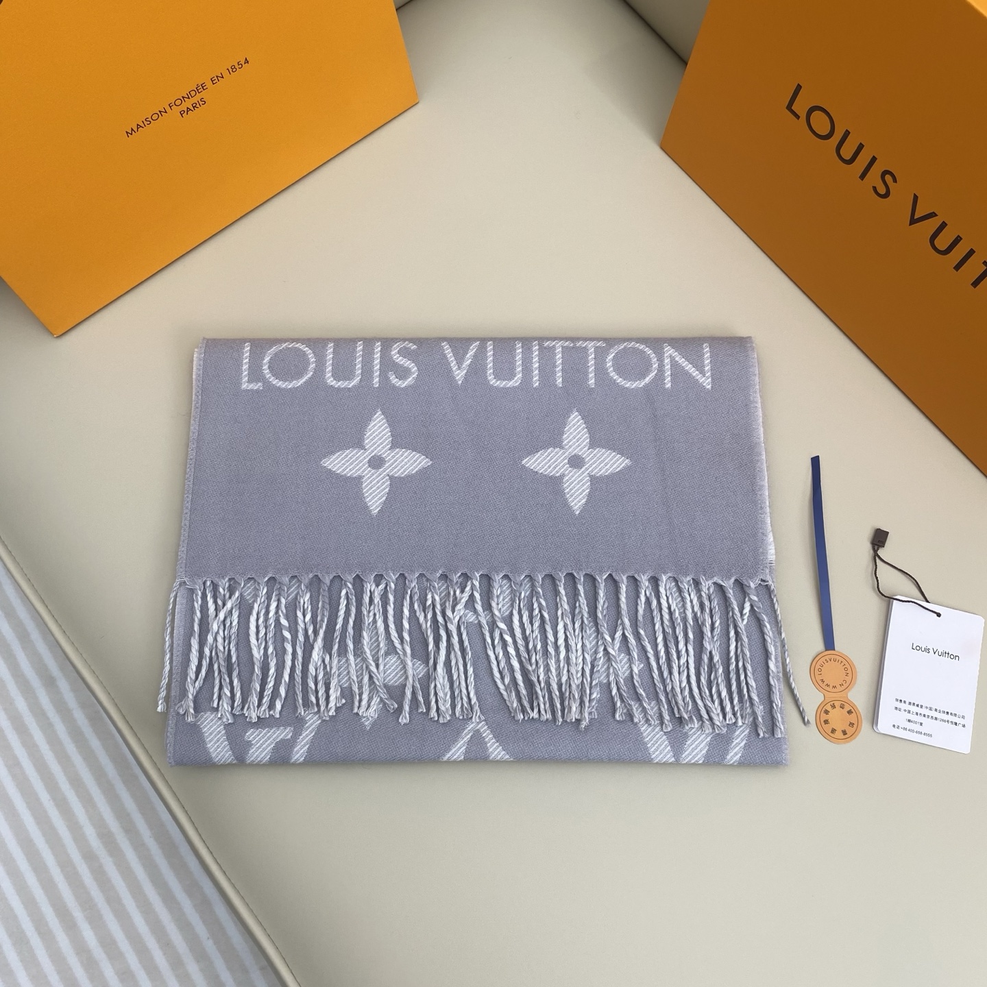 𝐋𝐨𝐮𝐢𝐬 𝐕𝐮𝐢𝐭𝐭𝐨𝐧《 ESSENTIAL2围巾》提花织纹size ：186x34cm 100%精