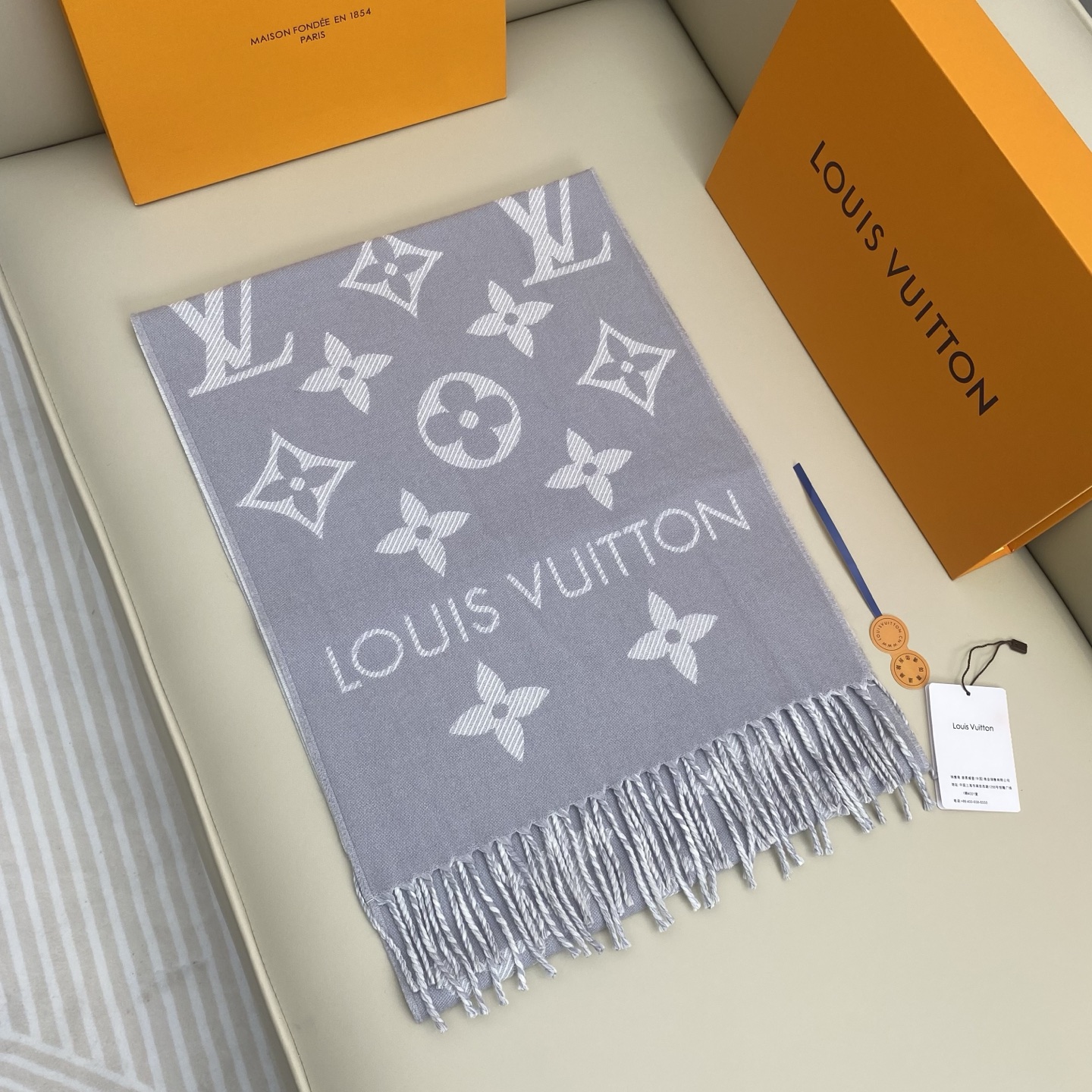 𝐋𝐨𝐮𝐢𝐬 𝐕𝐮𝐢𝐭𝐭𝐨𝐧《 ESSENTIAL2围巾》提花织纹size ：186x34cm 100%精