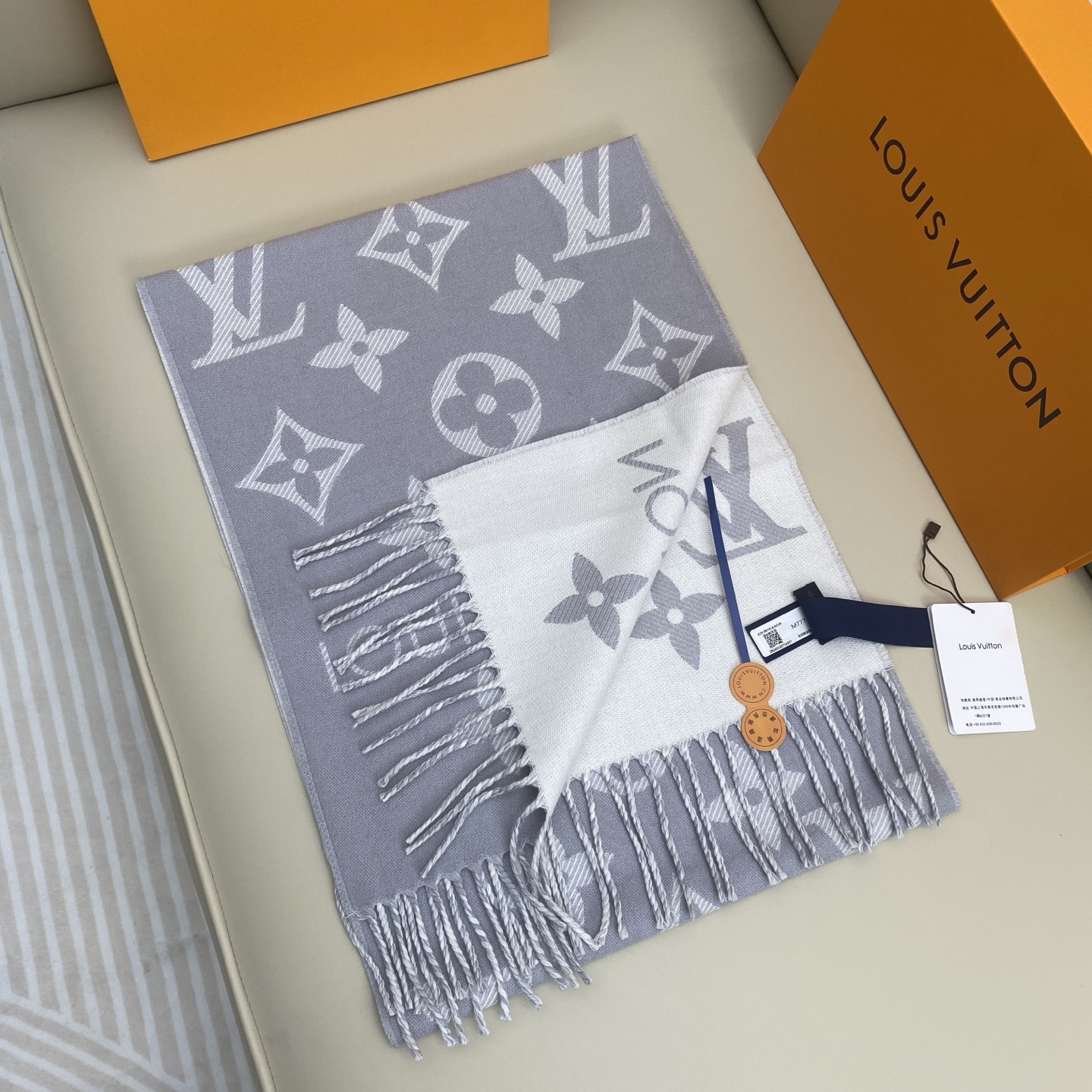 𝐋𝐨𝐮𝐢𝐬 𝐕𝐮𝐢𝐭𝐭𝐨𝐧《 ESSENTIAL2围巾》提花织纹size ：186x34cm 100%精