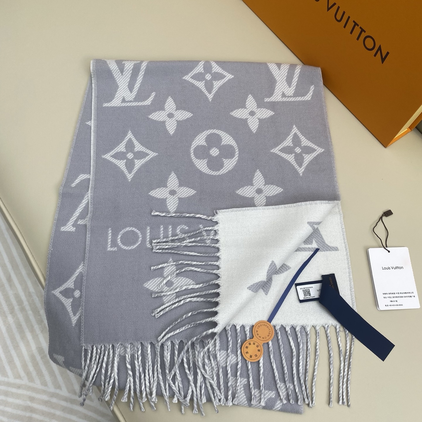 𝐋𝐨𝐮𝐢𝐬 𝐕𝐮𝐢𝐭𝐭𝐨𝐧《 ESSENTIAL2围巾》提花织纹size ：186x34cm 100%精