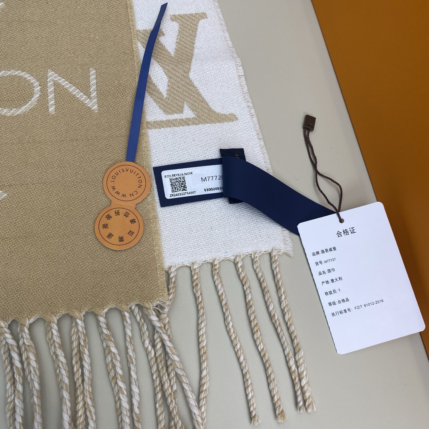  𝐋𝐨𝐮𝐢𝐬 𝐕𝐮𝐢𝐭𝐭𝐨𝐧《 ESSENTIAL2围巾》提花织纹
size ：186x34cm   1