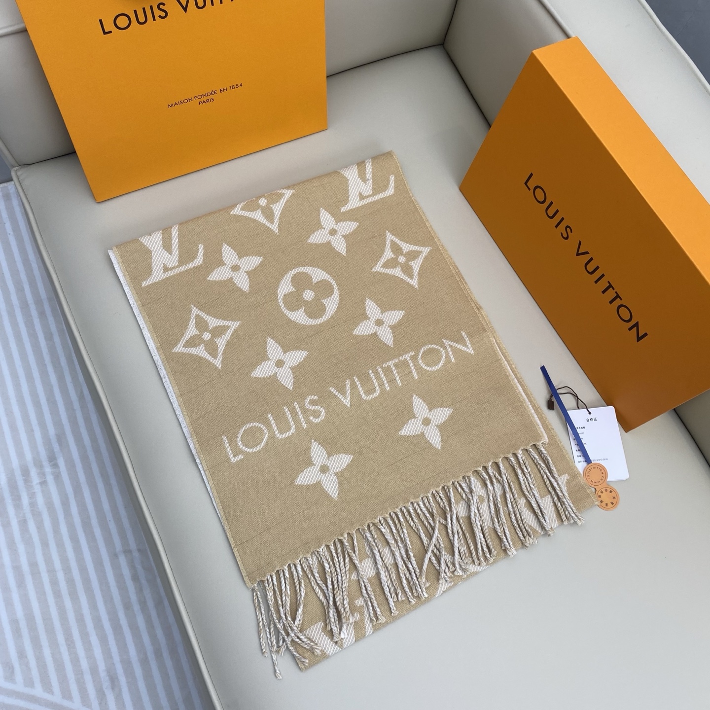  𝐋𝐨𝐮𝐢𝐬 𝐕𝐮𝐢𝐭𝐭𝐨𝐧《 ESSENTIAL2围巾》提花织纹
size ：186x34cm   1