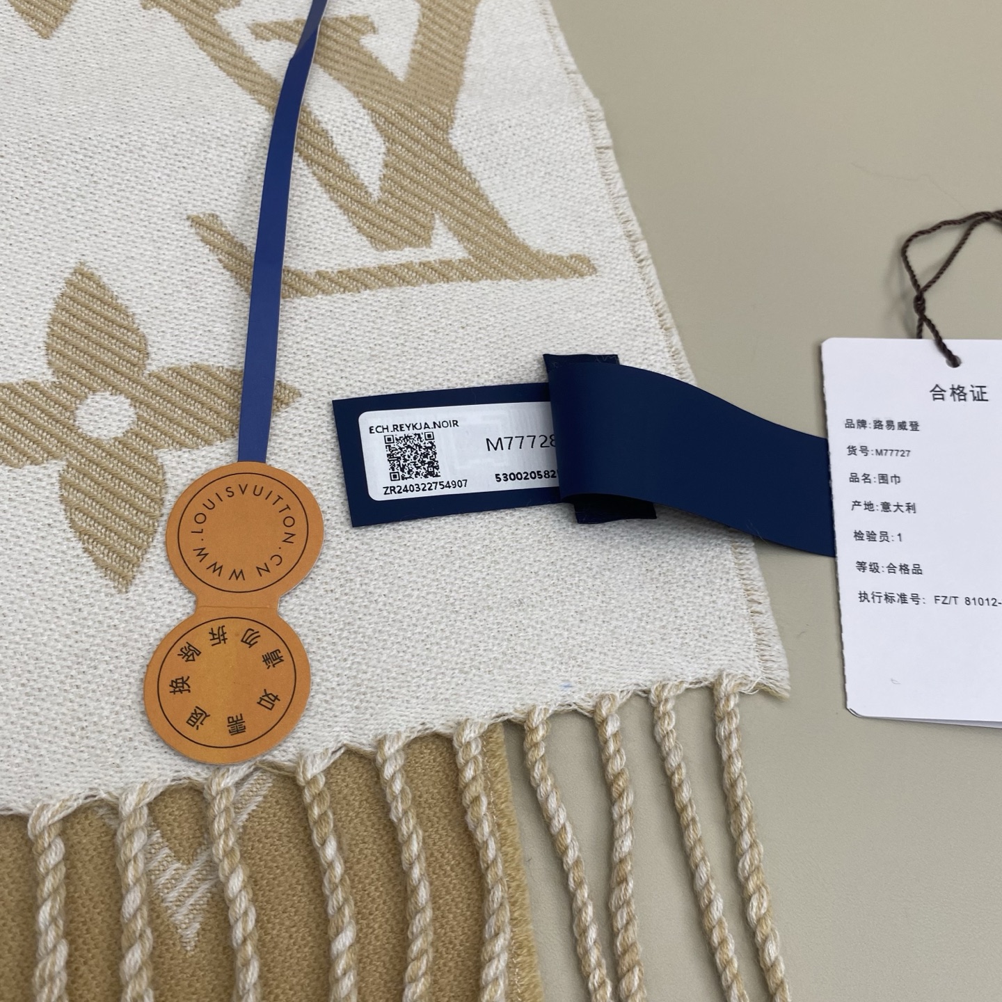  𝐋𝐨𝐮𝐢𝐬 𝐕𝐮𝐢𝐭𝐭𝐨𝐧《 ESSENTIAL2围巾》提花织纹
size ：186x34cm   1