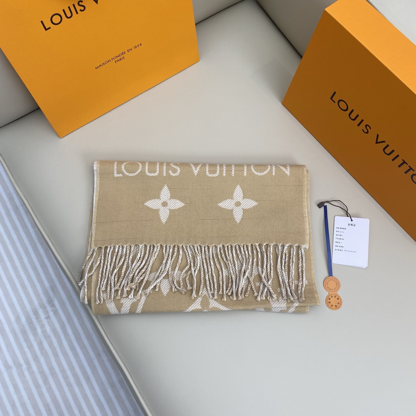  𝐋𝐨𝐮𝐢𝐬 𝐕𝐮𝐢𝐭𝐭𝐨𝐧《 ESSENTIAL2围巾》提花织纹
size ：186x34cm   1