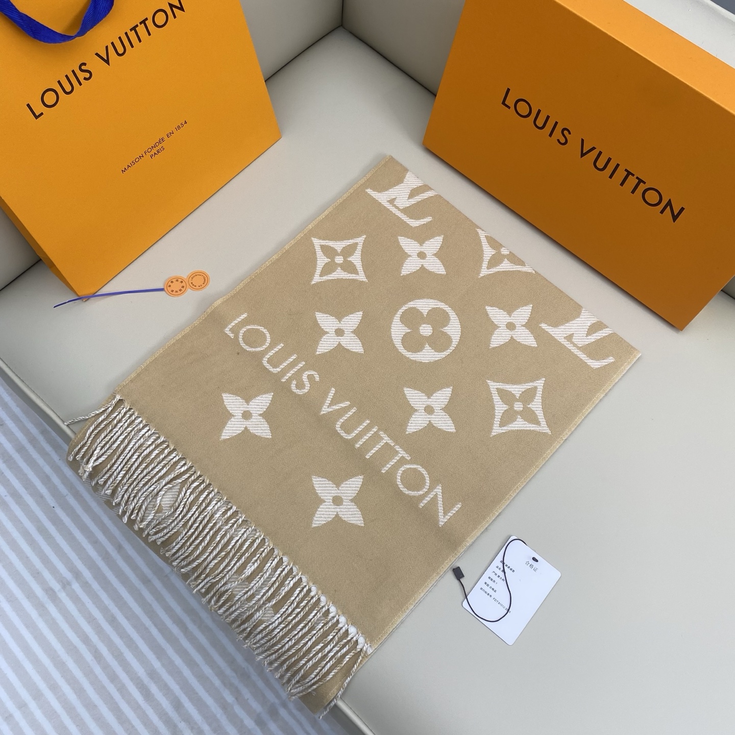 𝐋𝐨𝐮𝐢𝐬 𝐕𝐮𝐢𝐭𝐭𝐨𝐧《 ESSENTIAL2围巾》提花织纹size ：186x34cm 100%精