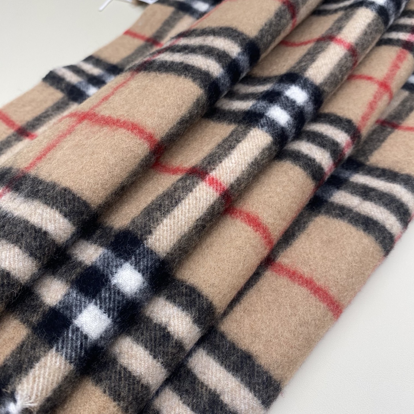 𝐁𝐁𝐫 HaPPy格纹流苏围巾
155*30cm.100%山羊绒
羊绒围巾装饰精纺 Burberry 