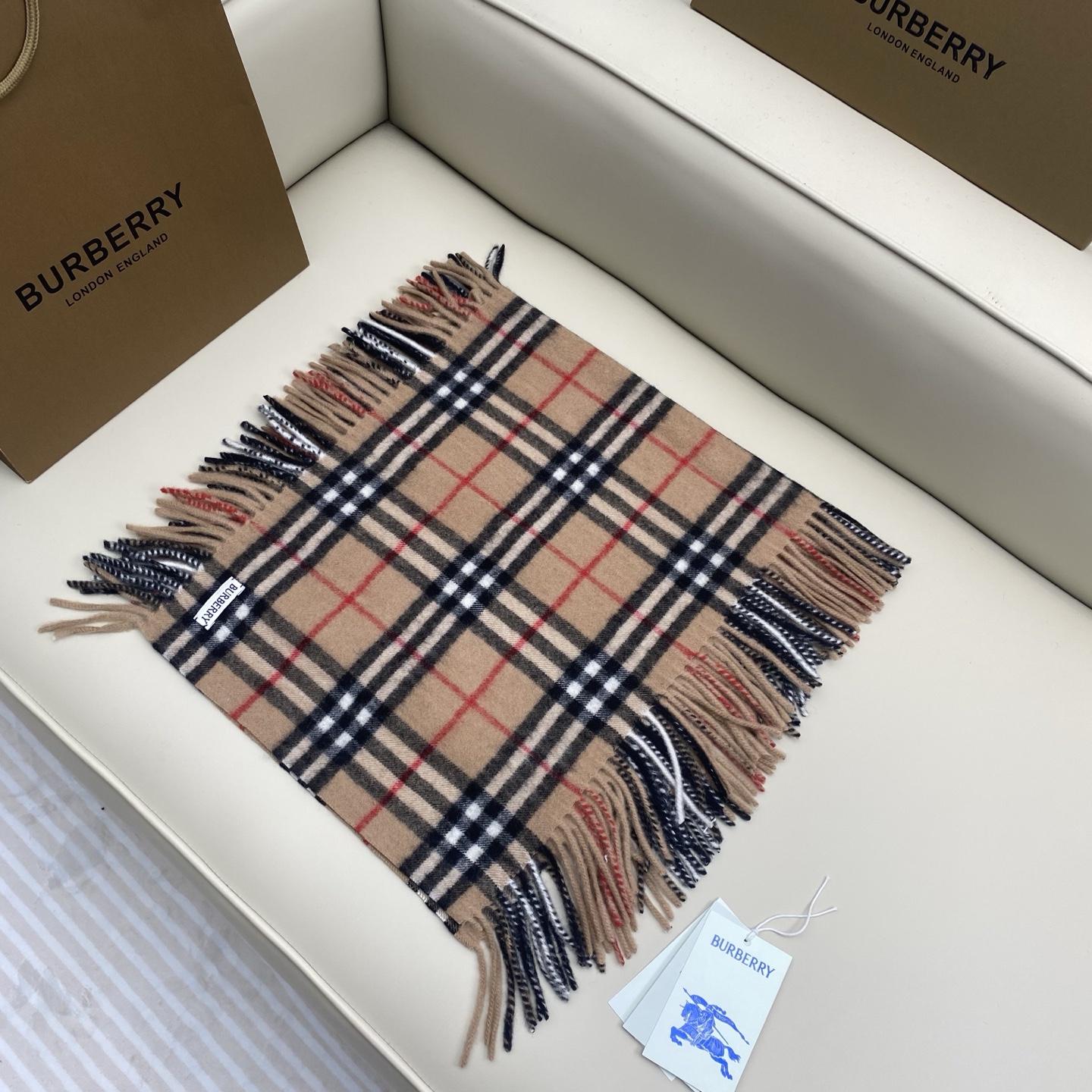  𝐁𝐁𝐫 HaPPy格纹流苏围巾
155*30cm.100%山羊绒
羊绒围巾装饰精纺 Burberry 