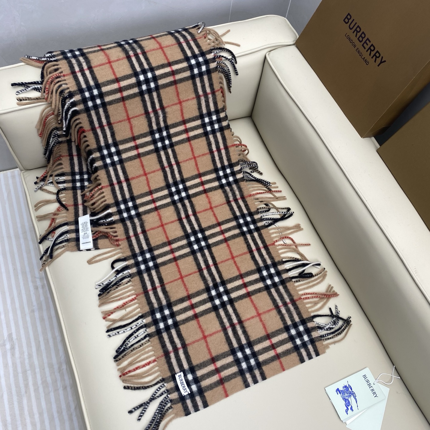  𝐁𝐁𝐫 HaPPy格纹流苏围巾
155*30cm.100%山羊绒
羊绒围巾装饰精纺 Burberry 