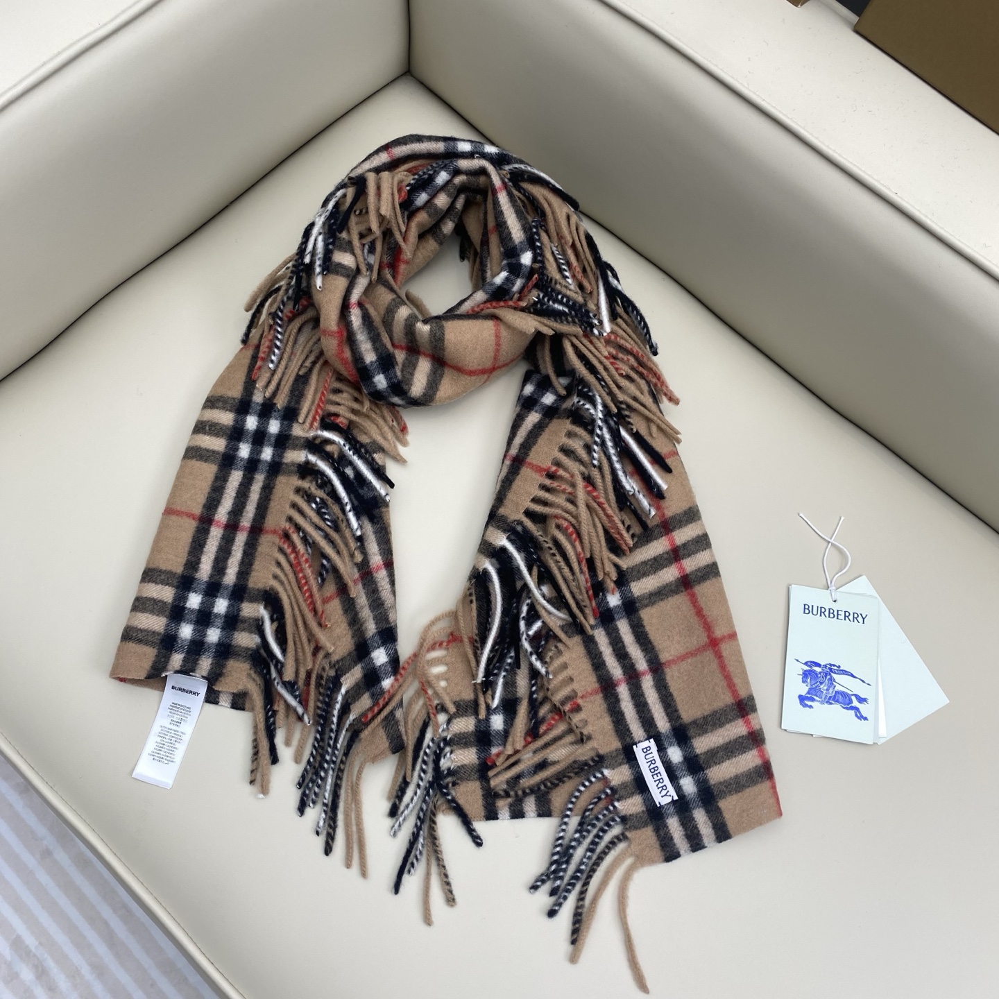  𝐁𝐁𝐫 HaPPy格纹流苏围巾
155*30cm.100%山羊绒
羊绒围巾装饰精纺 Burberry 