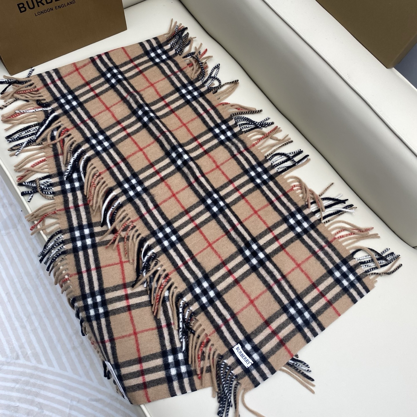  𝐁𝐁𝐫 HaPPy格纹流苏围巾
155*30cm.100%山羊绒
羊绒围巾装饰精纺 Burberry 