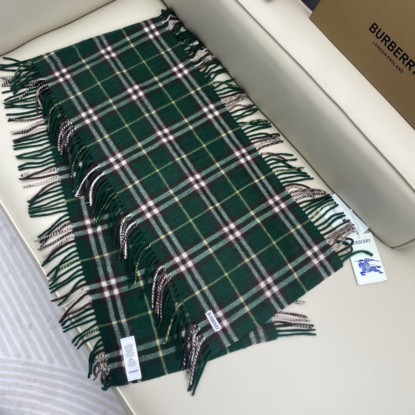  𝐁𝐁𝐫 HaPPy格纹流苏围巾
155*30cm.100%山羊绒
羊绒围巾装饰精纺 Burberry 