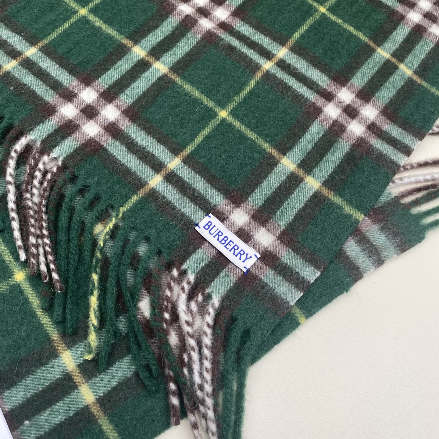  𝐁𝐁𝐫 HaPPy格纹流苏围巾
155*30cm.100%山羊绒
羊绒围巾装饰精纺 Burberry 
