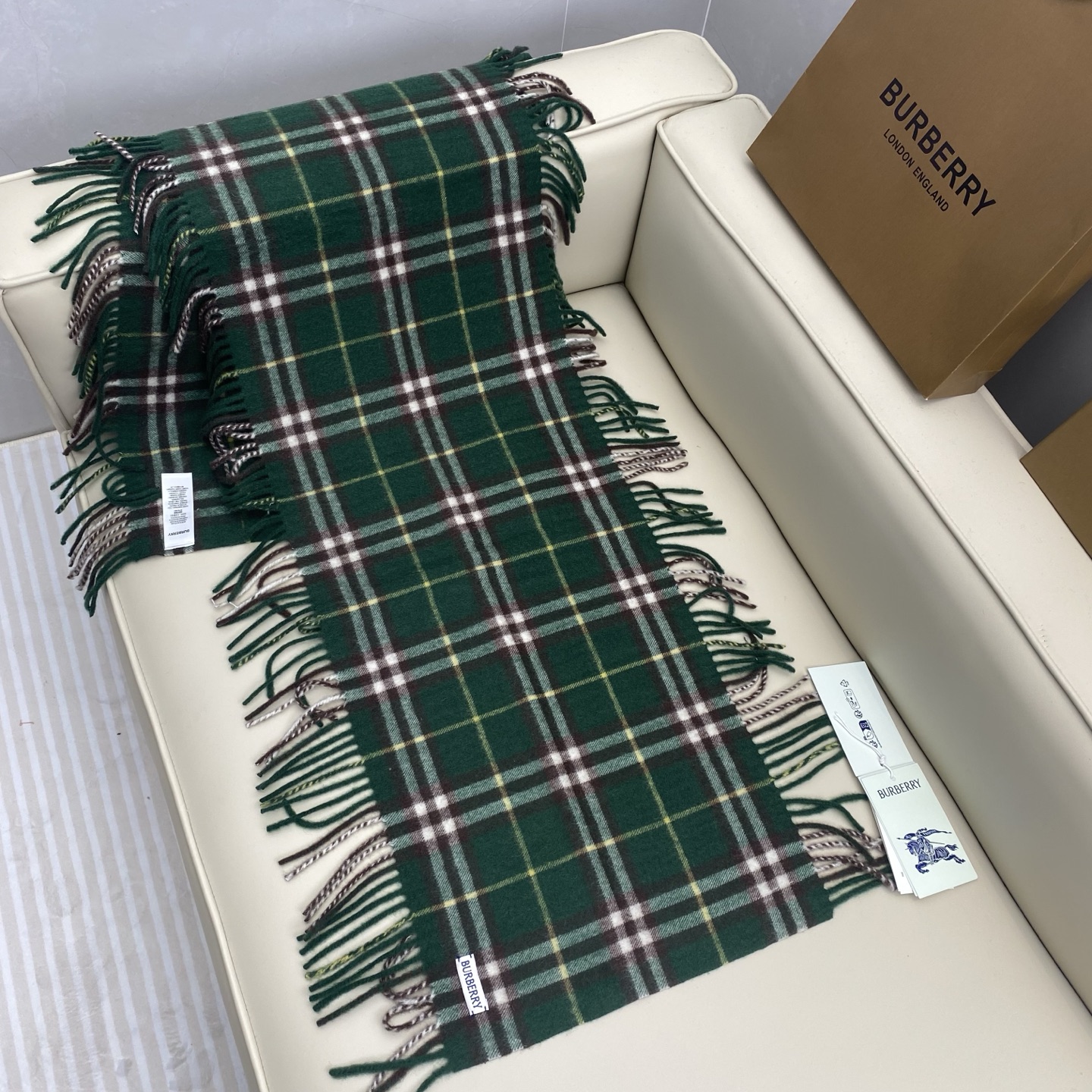  𝐁𝐁𝐫 HaPPy格纹流苏围巾
155*30cm.100%山羊绒
羊绒围巾装饰精纺 Burberry 