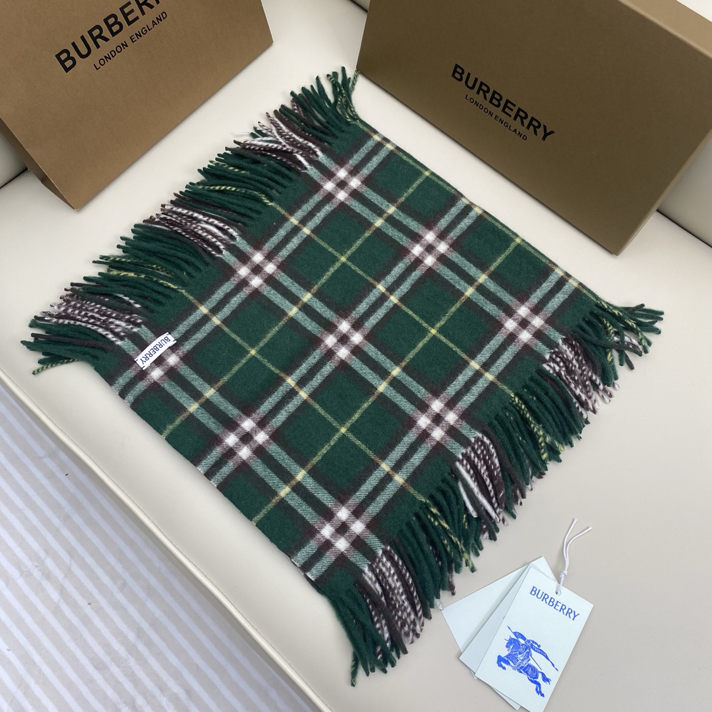  𝐁𝐁𝐫 HaPPy格纹流苏围巾
155*30cm.100%山羊绒
羊绒围巾装饰精纺 Burberry 