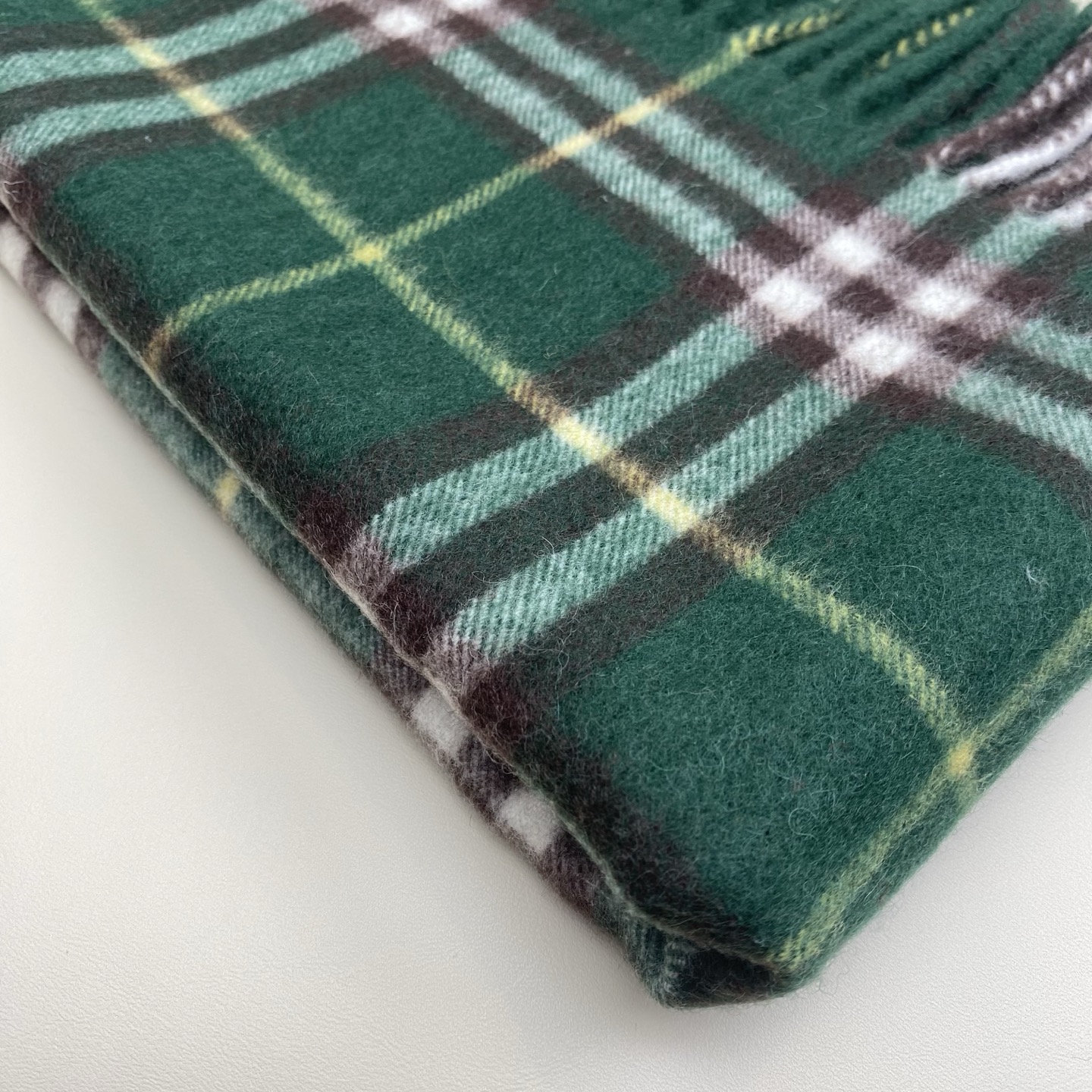  𝐁𝐁𝐫 HaPPy格纹流苏围巾
155*30cm.100%山羊绒
羊绒围巾装饰精纺 Burberry 