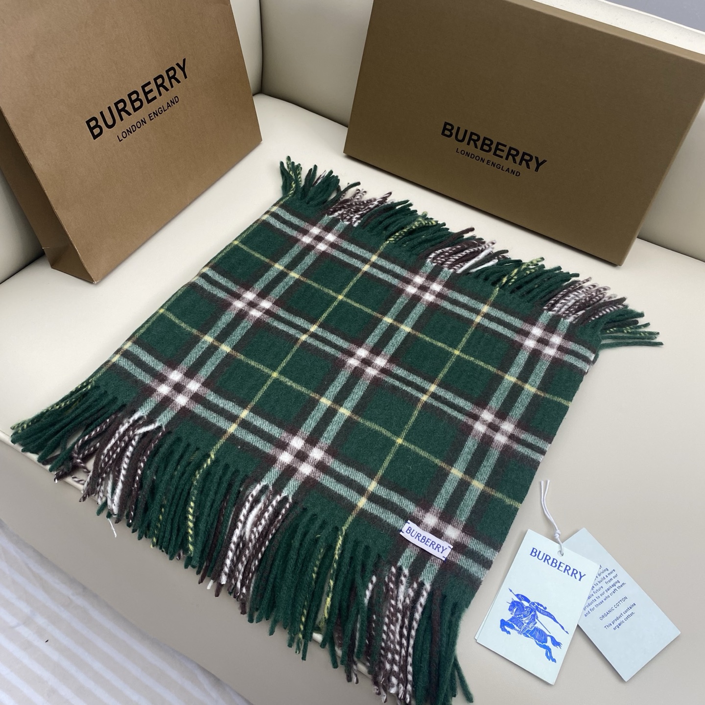  𝐁𝐁𝐫 HaPPy格纹流苏围巾
155*30cm.100%山羊绒
羊绒围巾装饰精纺 Burberry 
