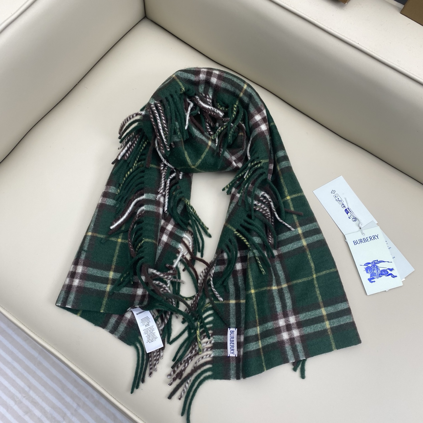  𝐁𝐁𝐫 HaPPy格纹流苏围巾
155*30cm.100%山羊绒
羊绒围巾装饰精纺 Burberry 