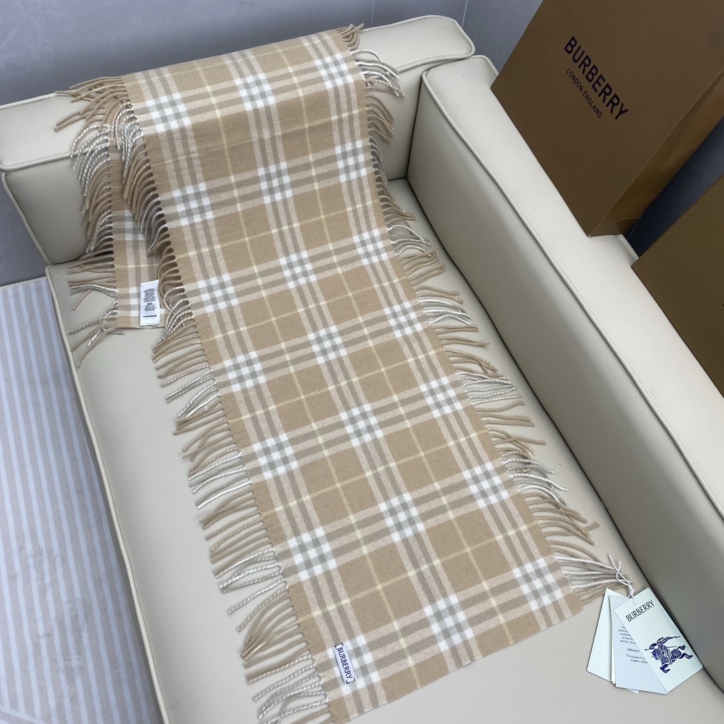  𝐁𝐁𝐫 HaPPy格纹流苏围巾
155*30cm.100%山羊绒
羊绒围巾装饰精纺 Burberry 