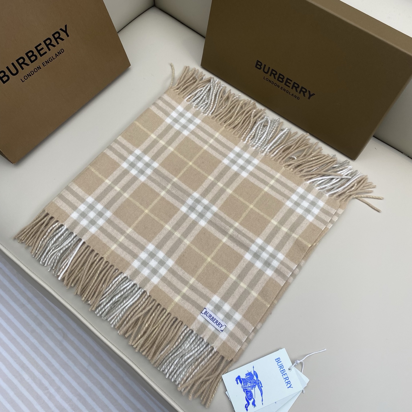  𝐁𝐁𝐫 HaPPy格纹流苏围巾
155*30cm.100%山羊绒
羊绒围巾装饰精纺 Burberry 