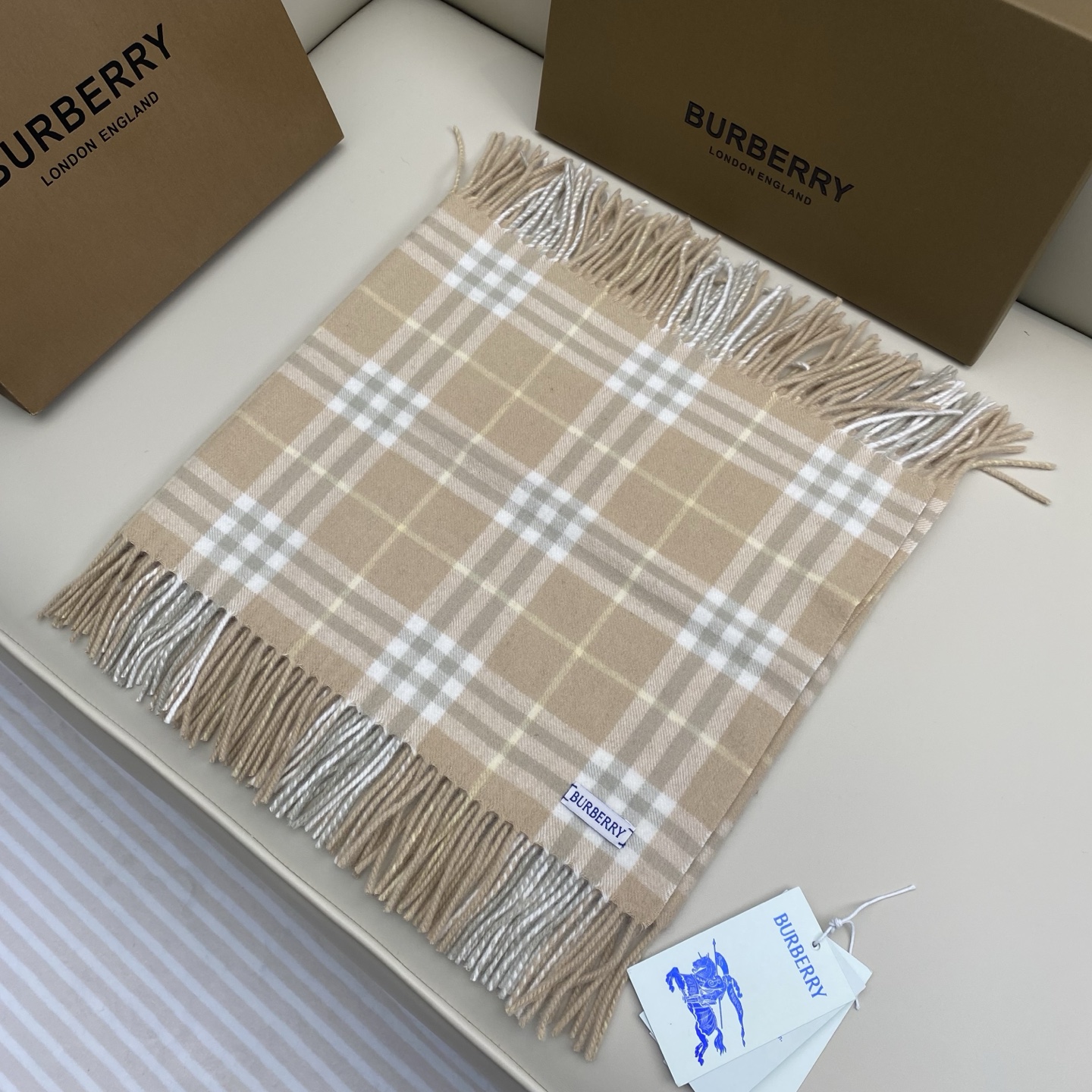  𝐁𝐁𝐫 HaPPy格纹流苏围巾
155*30cm.100%山羊绒
羊绒围巾装饰精纺 Burberry 