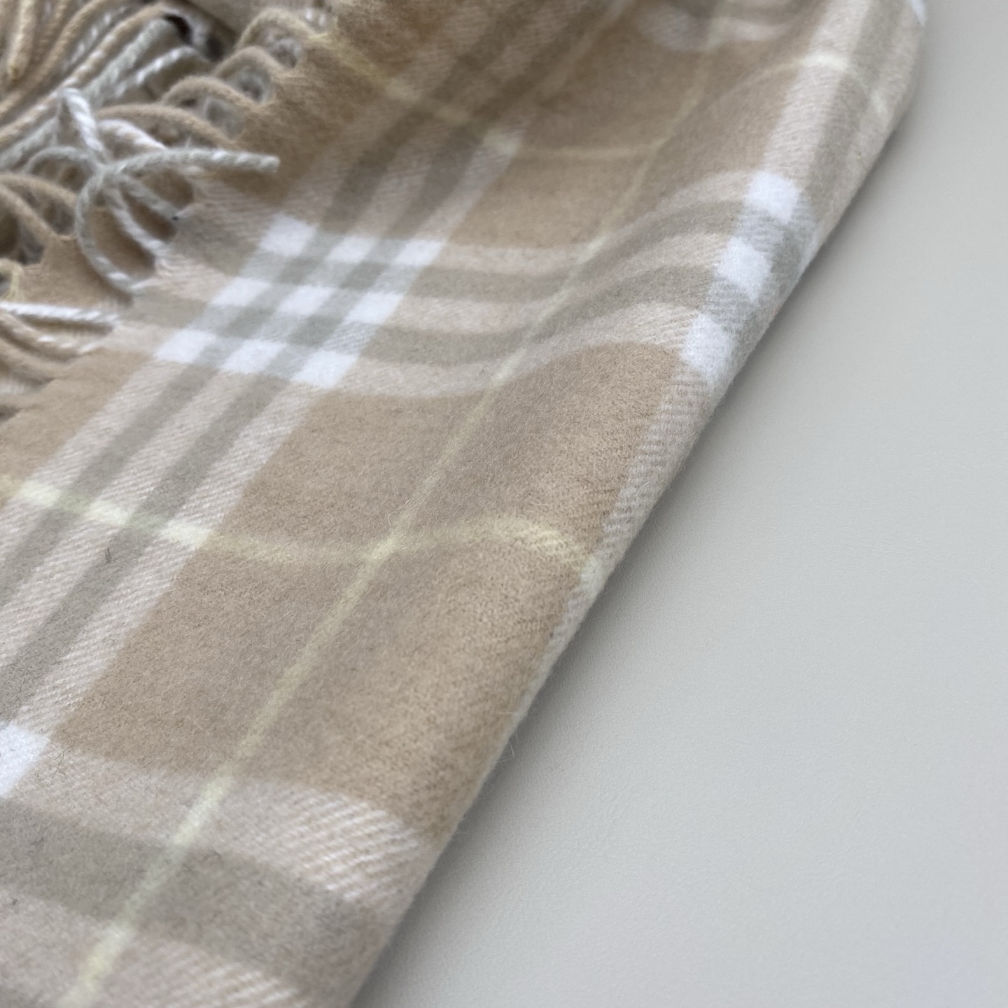 𝐁𝐁𝐫 HaPPy格纹流苏围巾
155*30cm.100%山羊绒
羊绒围巾装饰精纺 Burberry 
