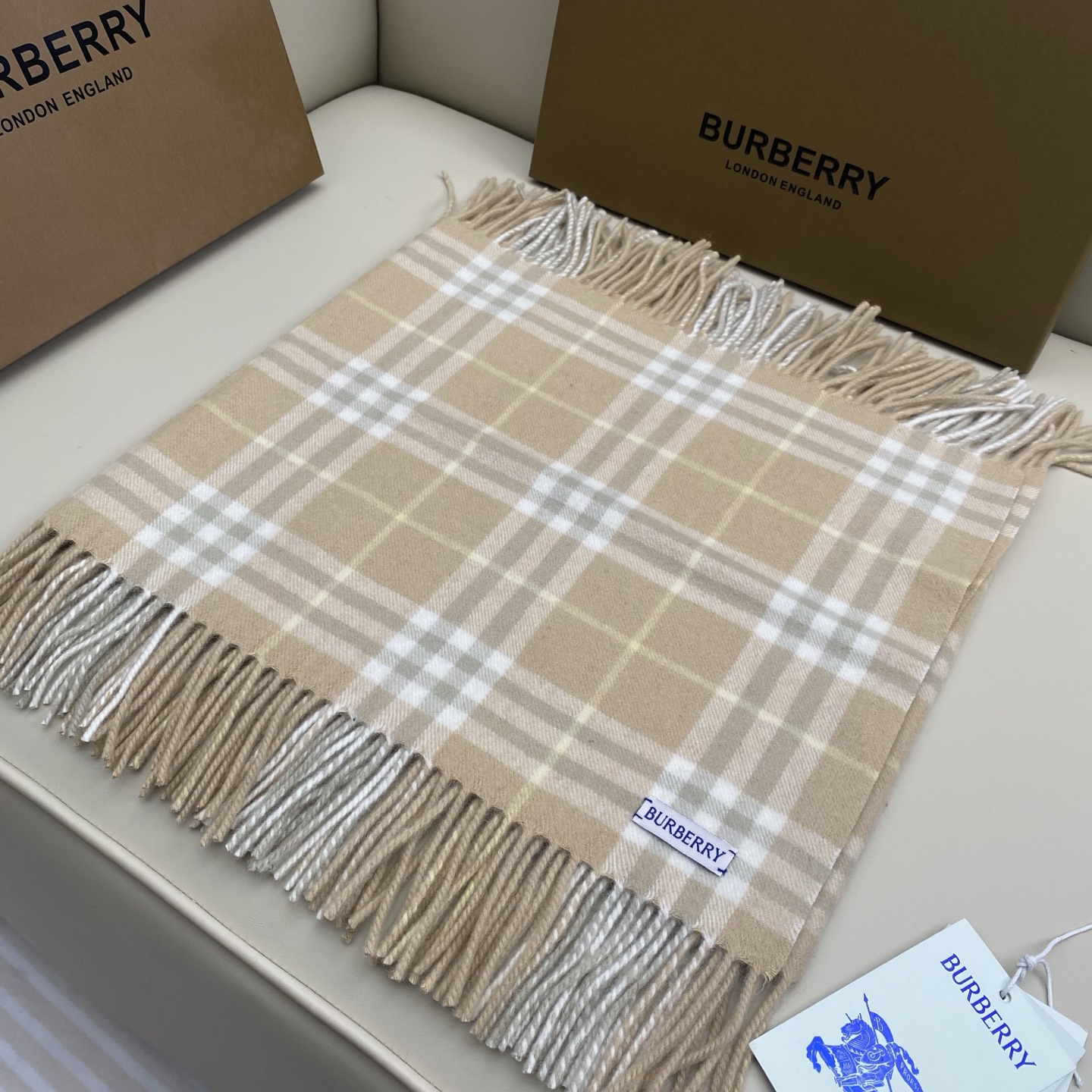  𝐁𝐁𝐫 HaPPy格纹流苏围巾
155*30cm.100%山羊绒
羊绒围巾装饰精纺 Burberry 