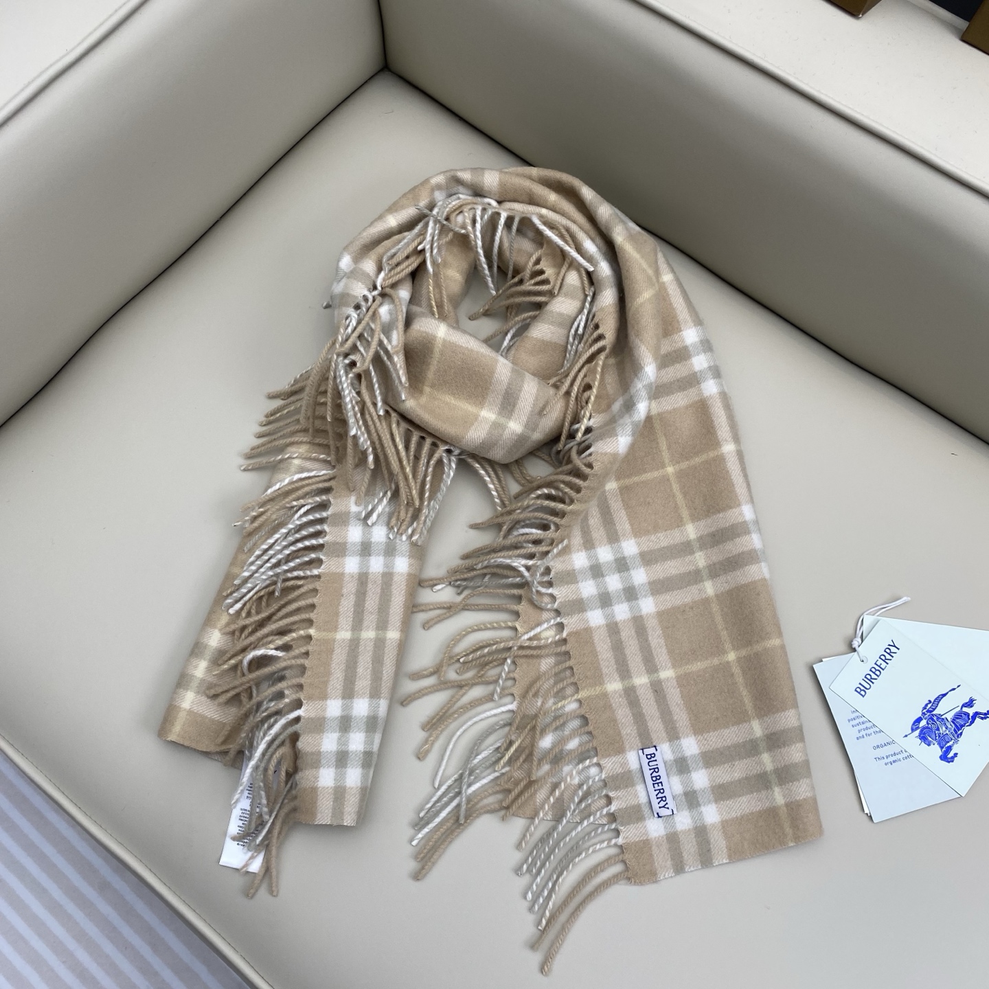  𝐁𝐁𝐫 HaPPy格纹流苏围巾
155*30cm.100%山羊绒
羊绒围巾装饰精纺 Burberry 