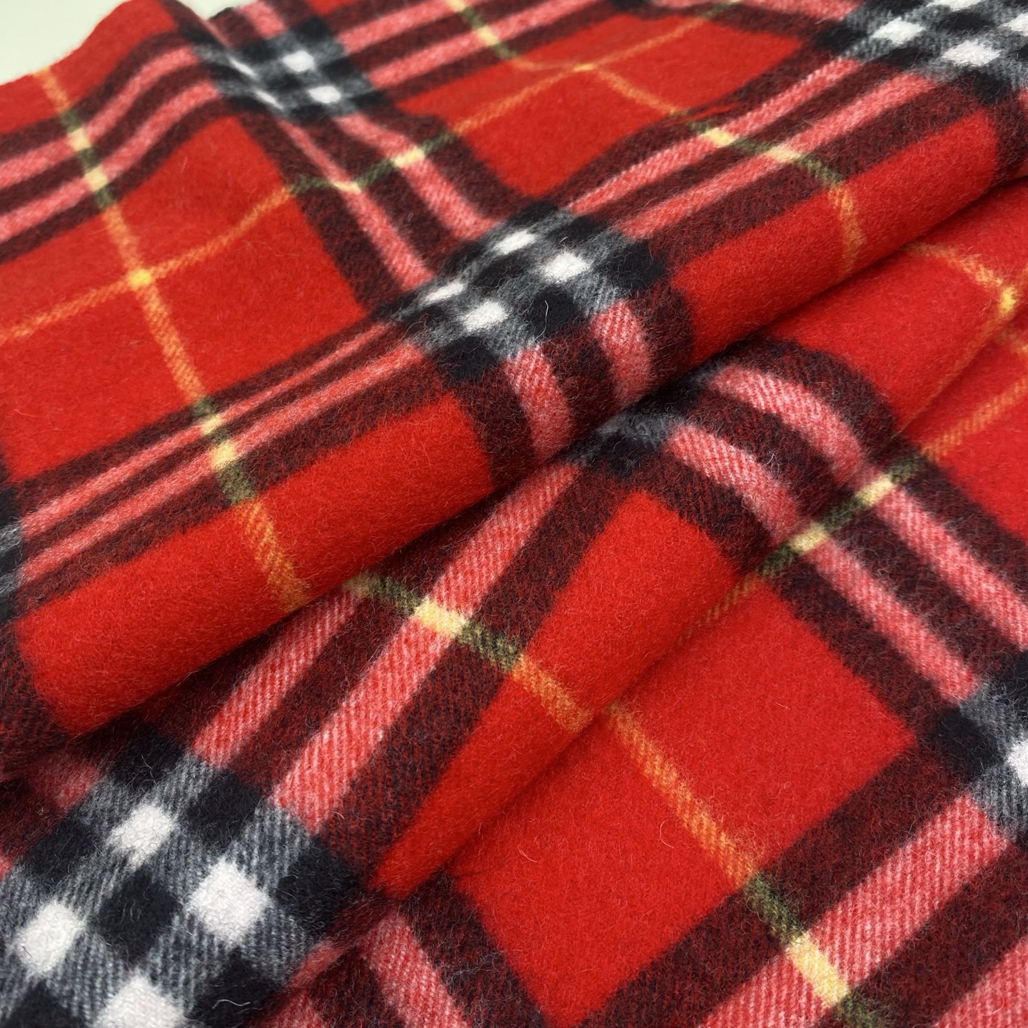  𝐁𝐁𝐫 HaPPy格纹流苏围巾
155*30cm.100%山羊绒
羊绒围巾装饰精纺 Burberry 