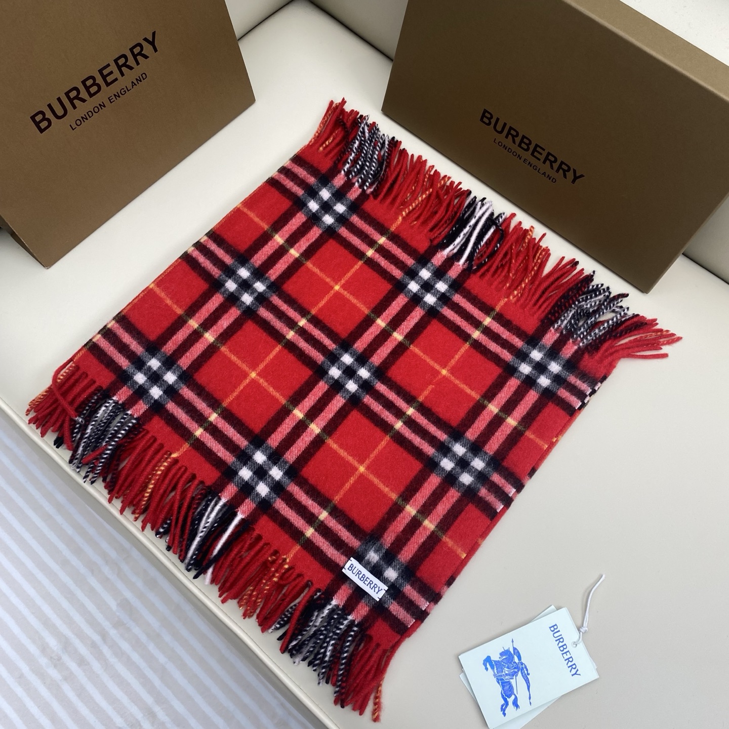  𝐁𝐁𝐫 HaPPy格纹流苏围巾
155*30cm.100%山羊绒
羊绒围巾装饰精纺 Burberry 