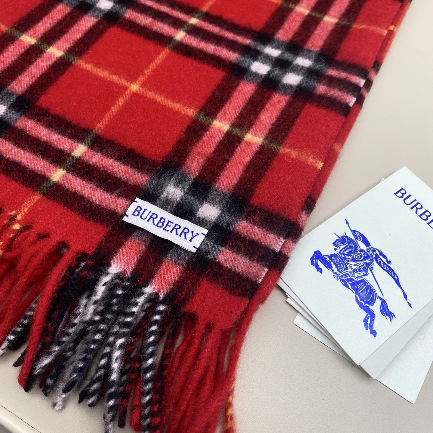  𝐁𝐁𝐫 HaPPy格纹流苏围巾
155*30cm.100%山羊绒
羊绒围巾装饰精纺 Burberry 