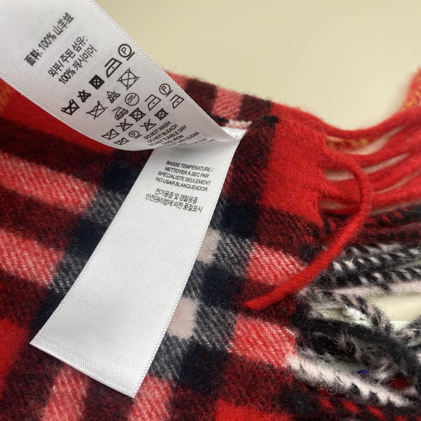  𝐁𝐁𝐫 HaPPy格纹流苏围巾
155*30cm.100%山羊绒
羊绒围巾装饰精纺 Burberry 