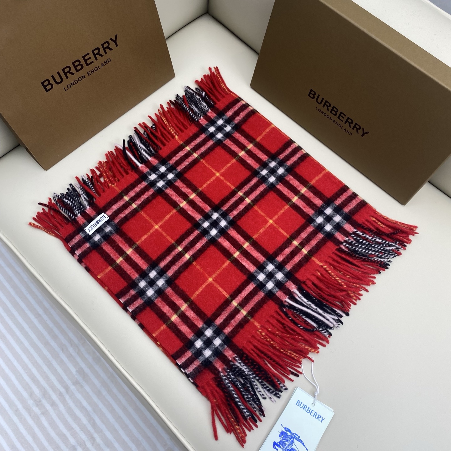  𝐁𝐁𝐫 HaPPy格纹流苏围巾
155*30cm.100%山羊绒
羊绒围巾装饰精纺 Burberry 