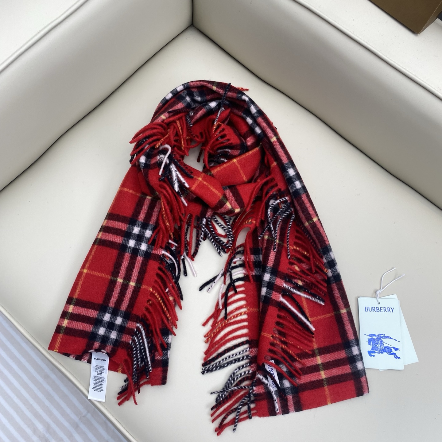  𝐁𝐁𝐫 HaPPy格纹流苏围巾
155*30cm.100%山羊绒
羊绒围巾装饰精纺 Burberry 