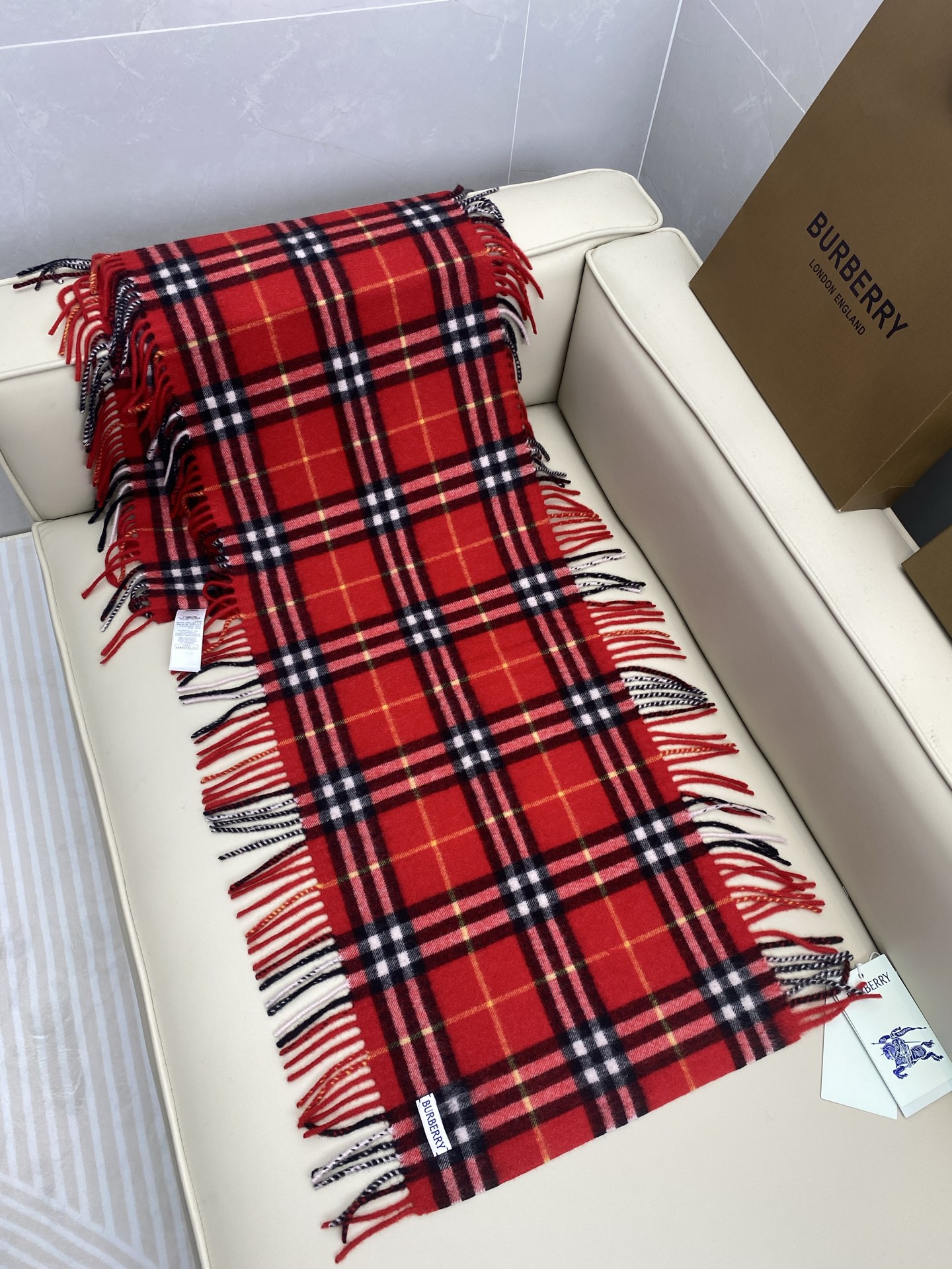  𝐁𝐁𝐫 HaPPy格纹流苏围巾
155*30cm.100%山羊绒
羊绒围巾装饰精纺 Burberry 