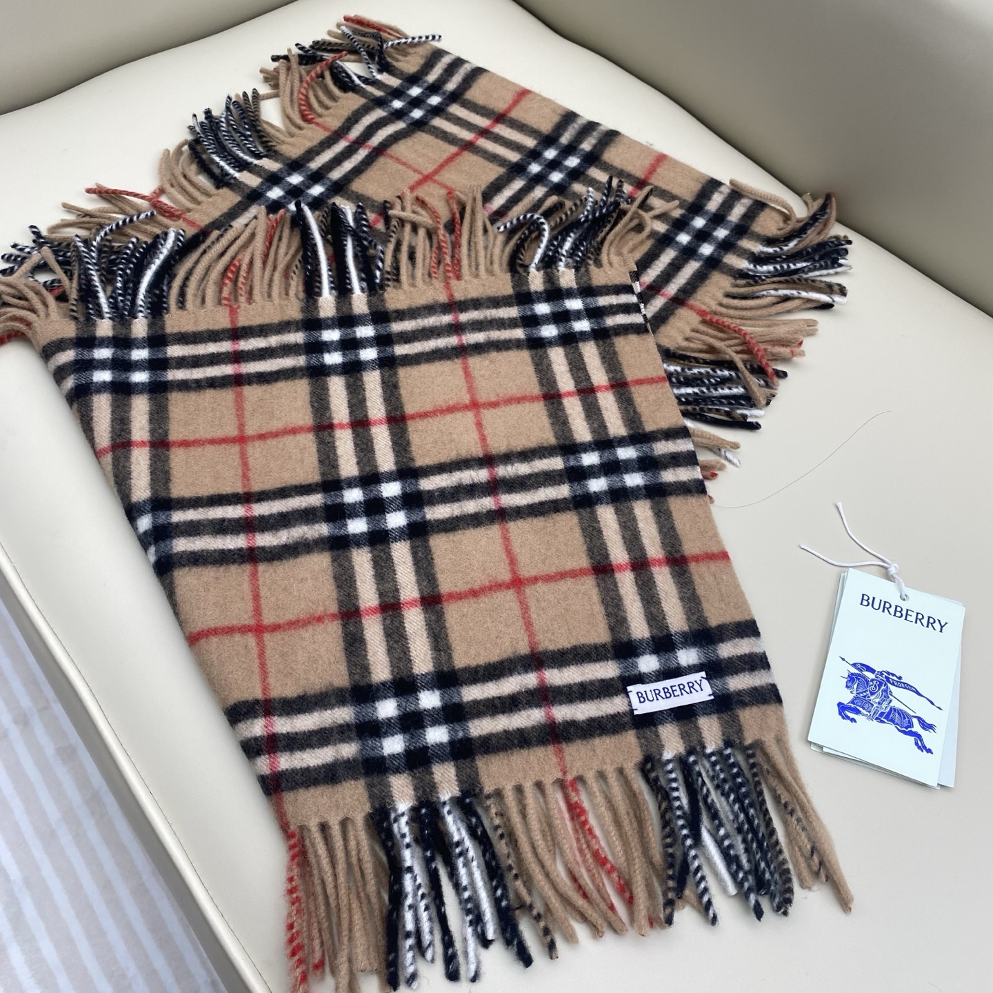 𝐁𝐁𝐫 HaPPy格纹流苏围巾
155*30cm.100%山羊绒
羊绒围巾装饰精纺 Burberry 