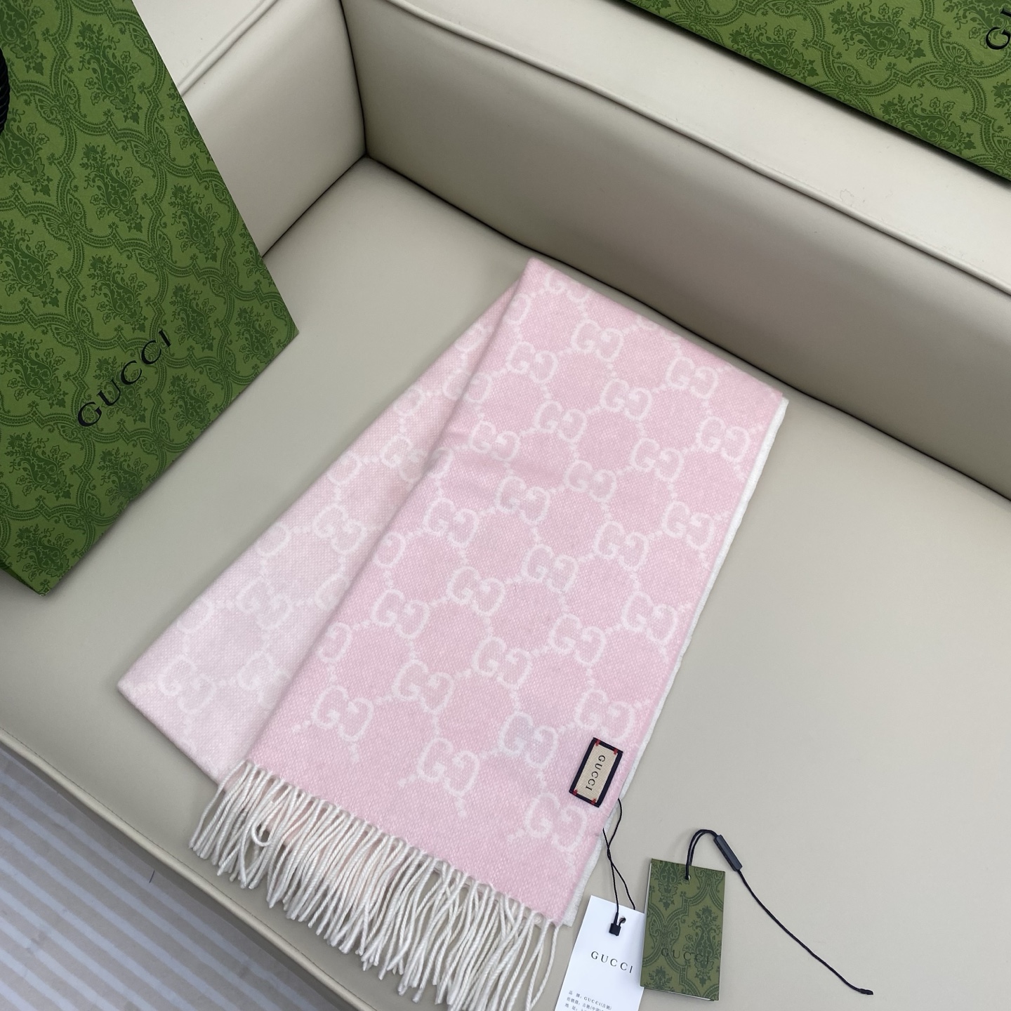 专柜同步古奇【双G提花渐变色披肩】精工高密度字体清晰 面料为客供100%羊绒(和专柜一致) ❗️手感柔软