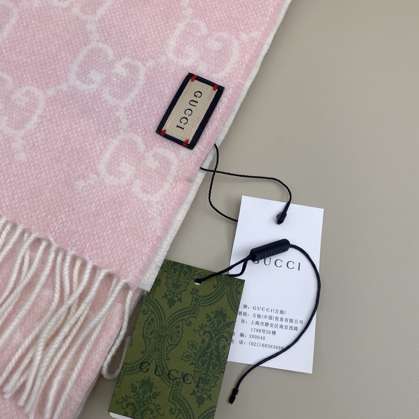 专柜同步古奇【双G提花渐变色披肩】精工高密度字体清晰 面料为客供100%羊绒(和专柜一致) ❗️手感柔软