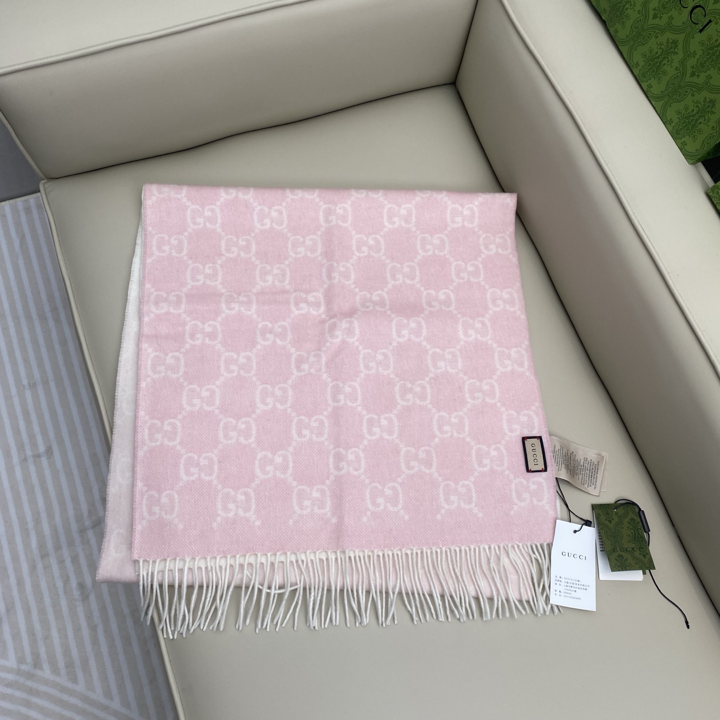 专柜同步古奇【双G提花渐变色披肩】精工高密度字体清晰 面料为客供100%羊绒(和专柜一致) ❗️手感柔软