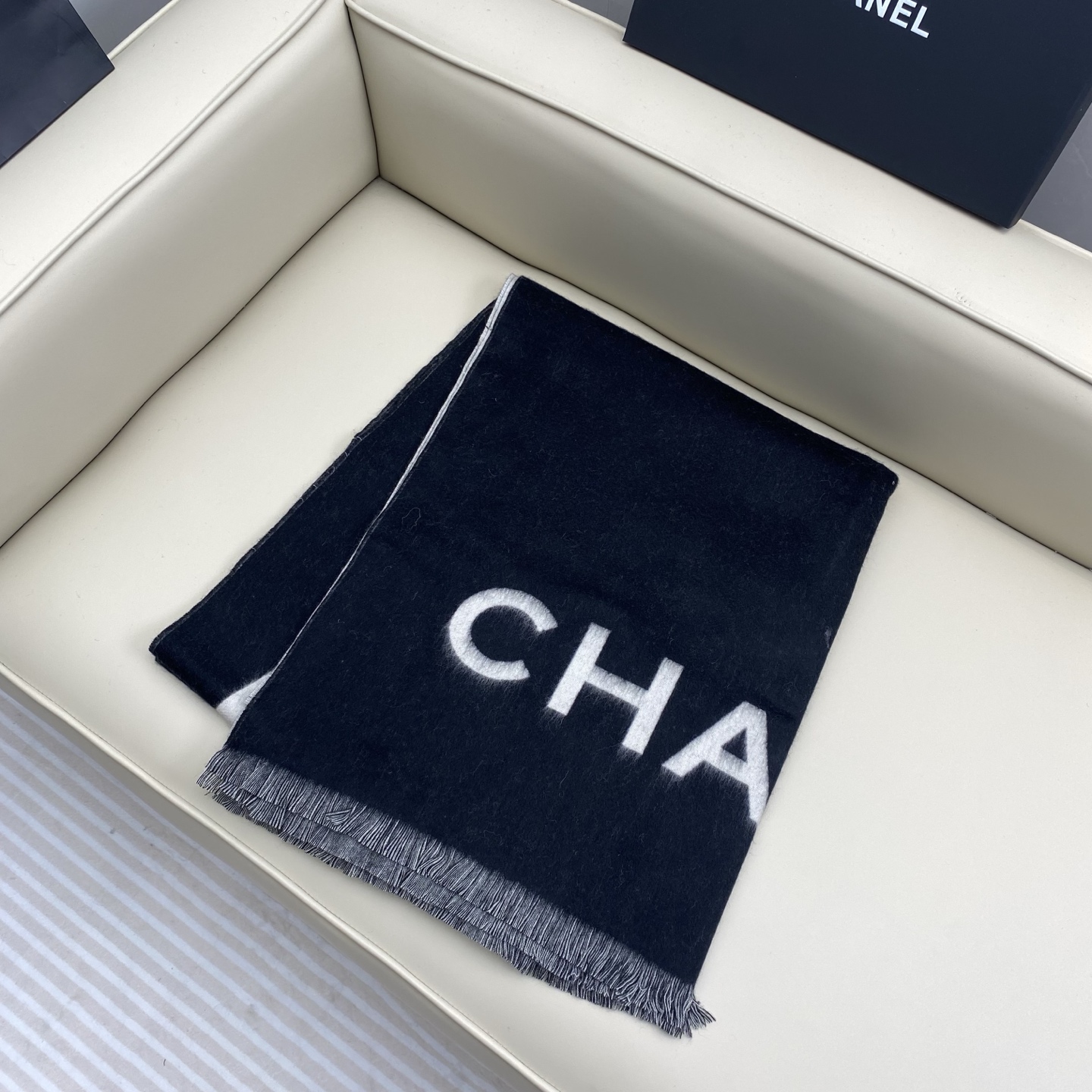  香奶奶尾单经典款羊绒披肩，直接出欧洲的，正儿八经的正品订单…和大货一起出来，不用多流弊的文字，它是全世